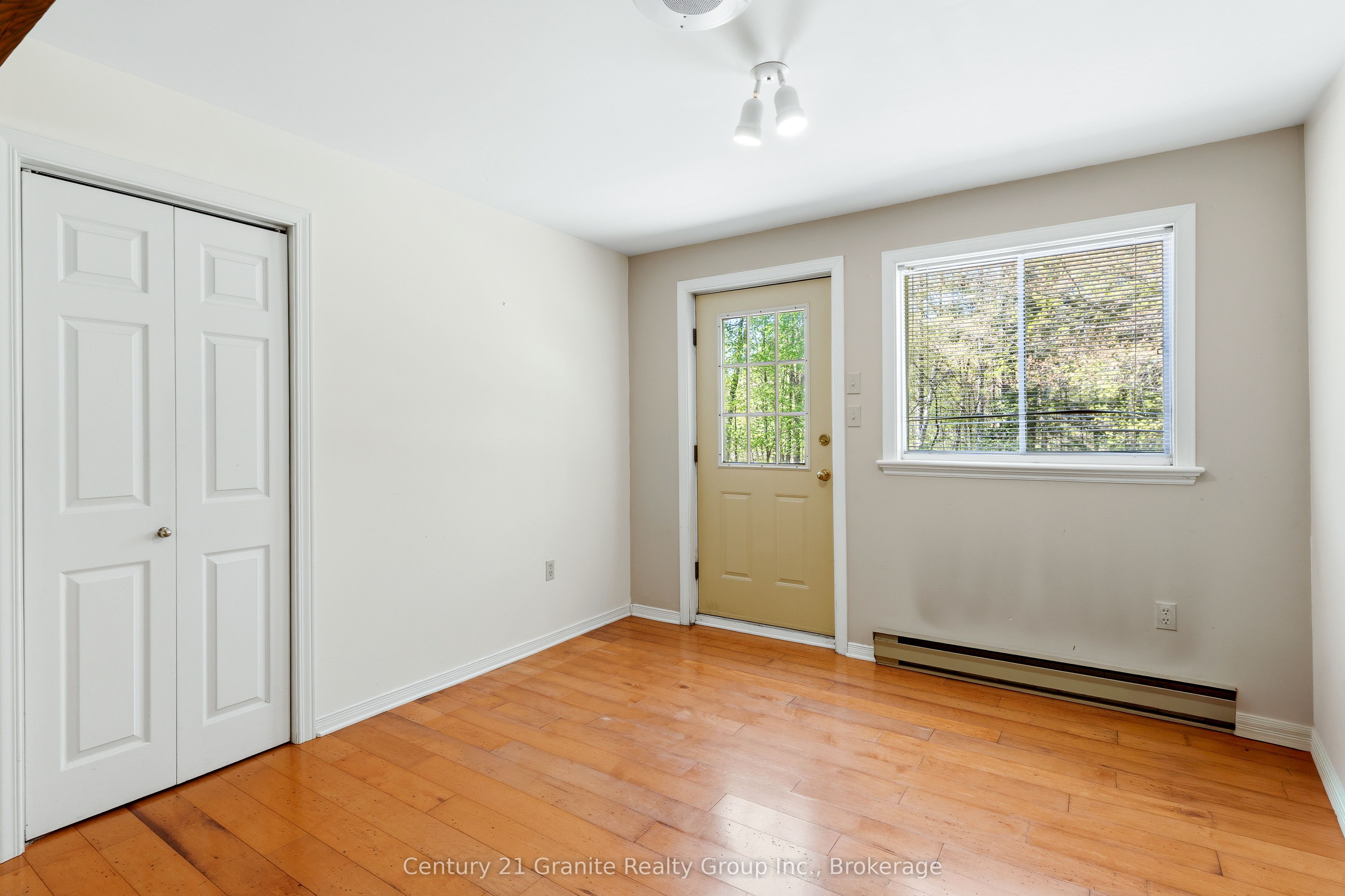 117 Riverside Drive E Property Photo 32