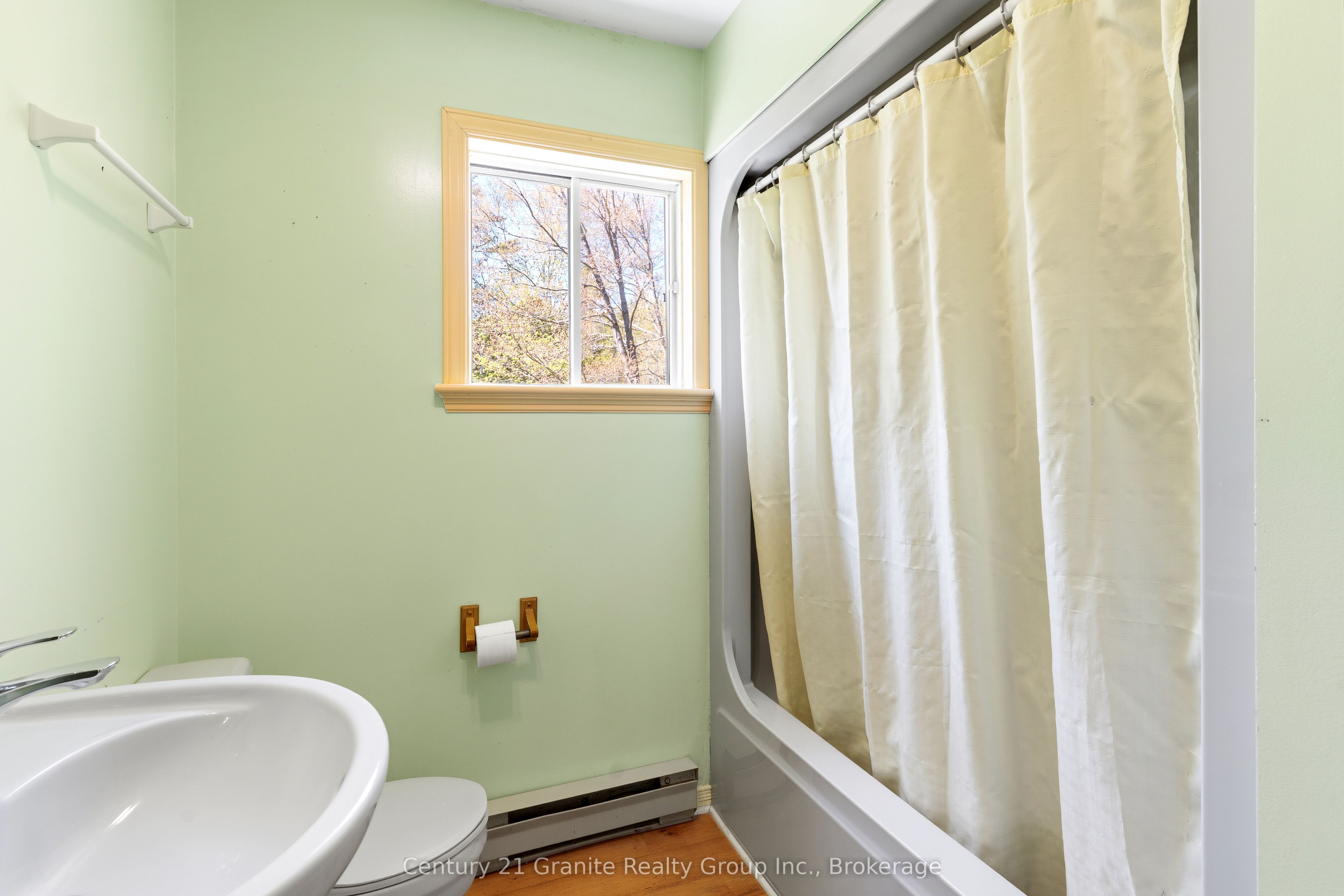 117 Riverside Drive E Property Photo 33