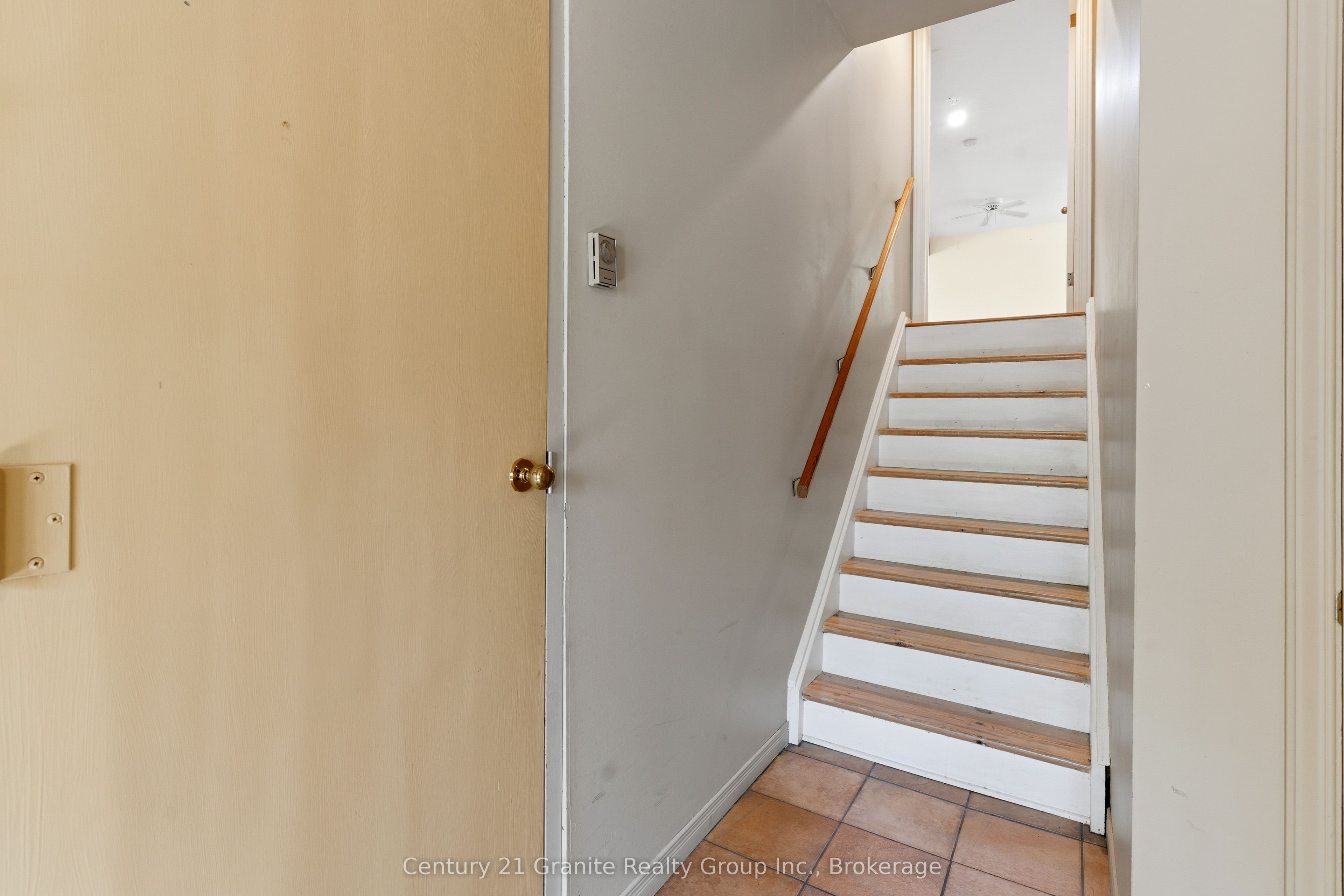 117 Riverside Drive E Property Photo 34