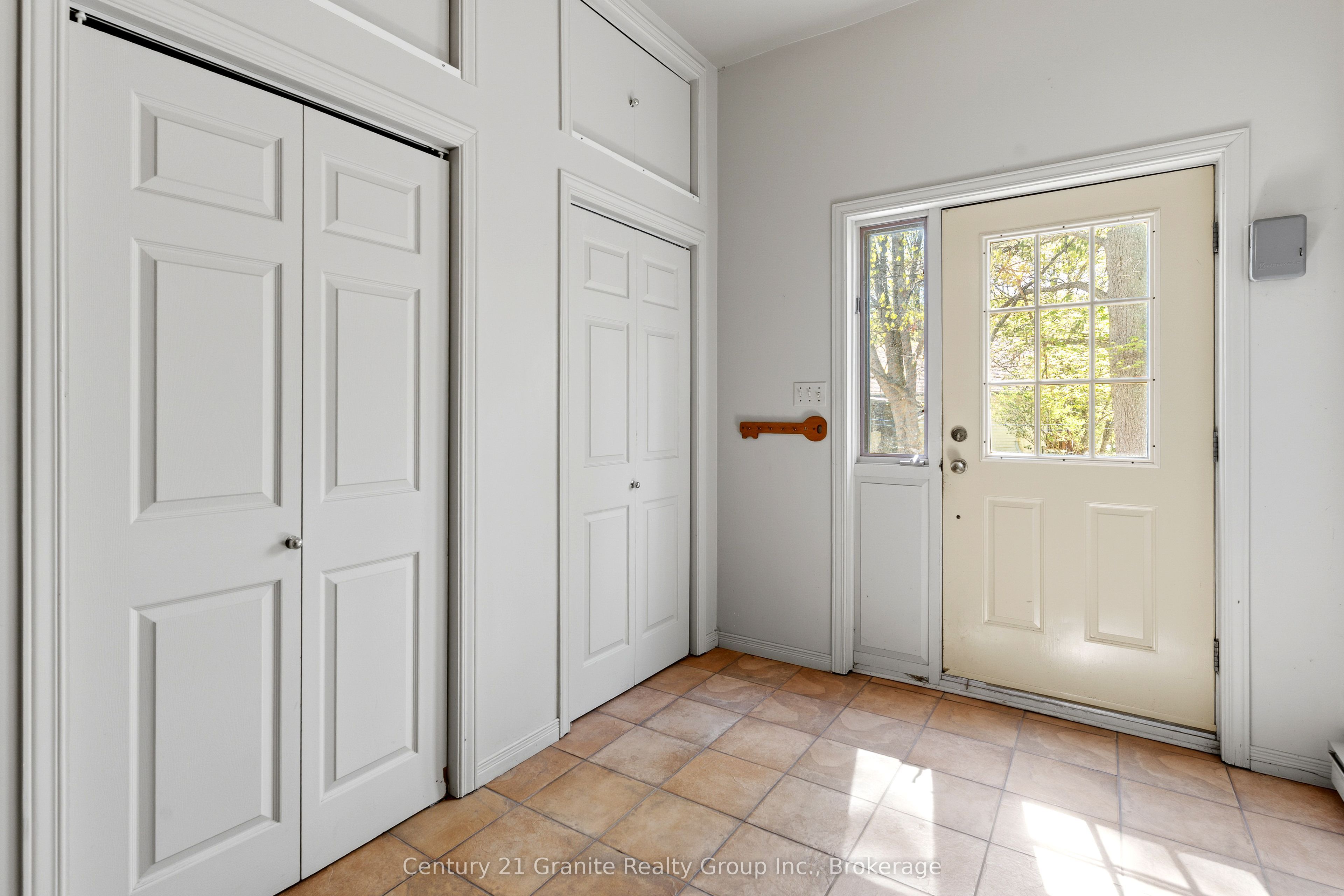 117 Riverside Drive E Property Photo 35