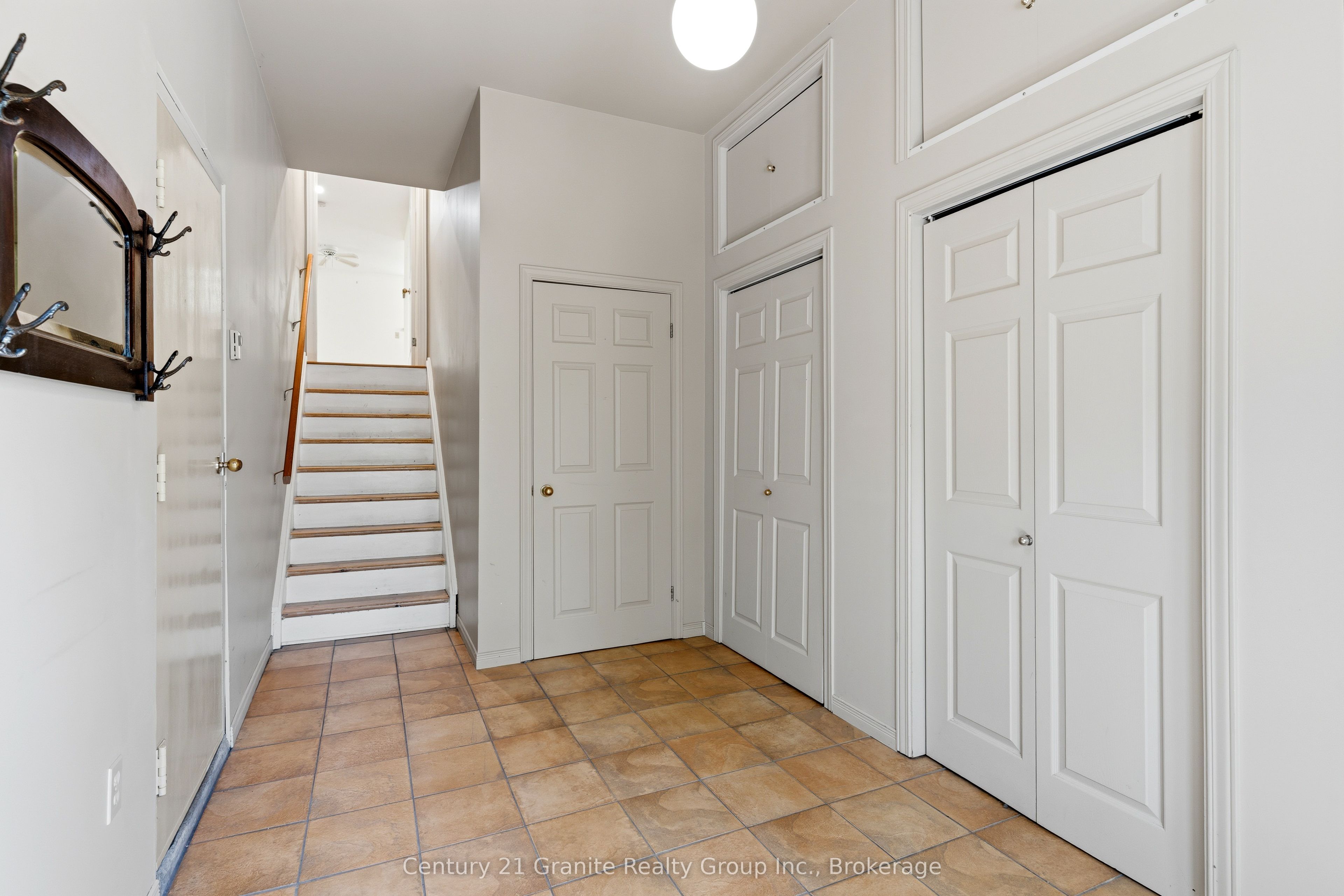 117 Riverside Drive E Property Photo 36