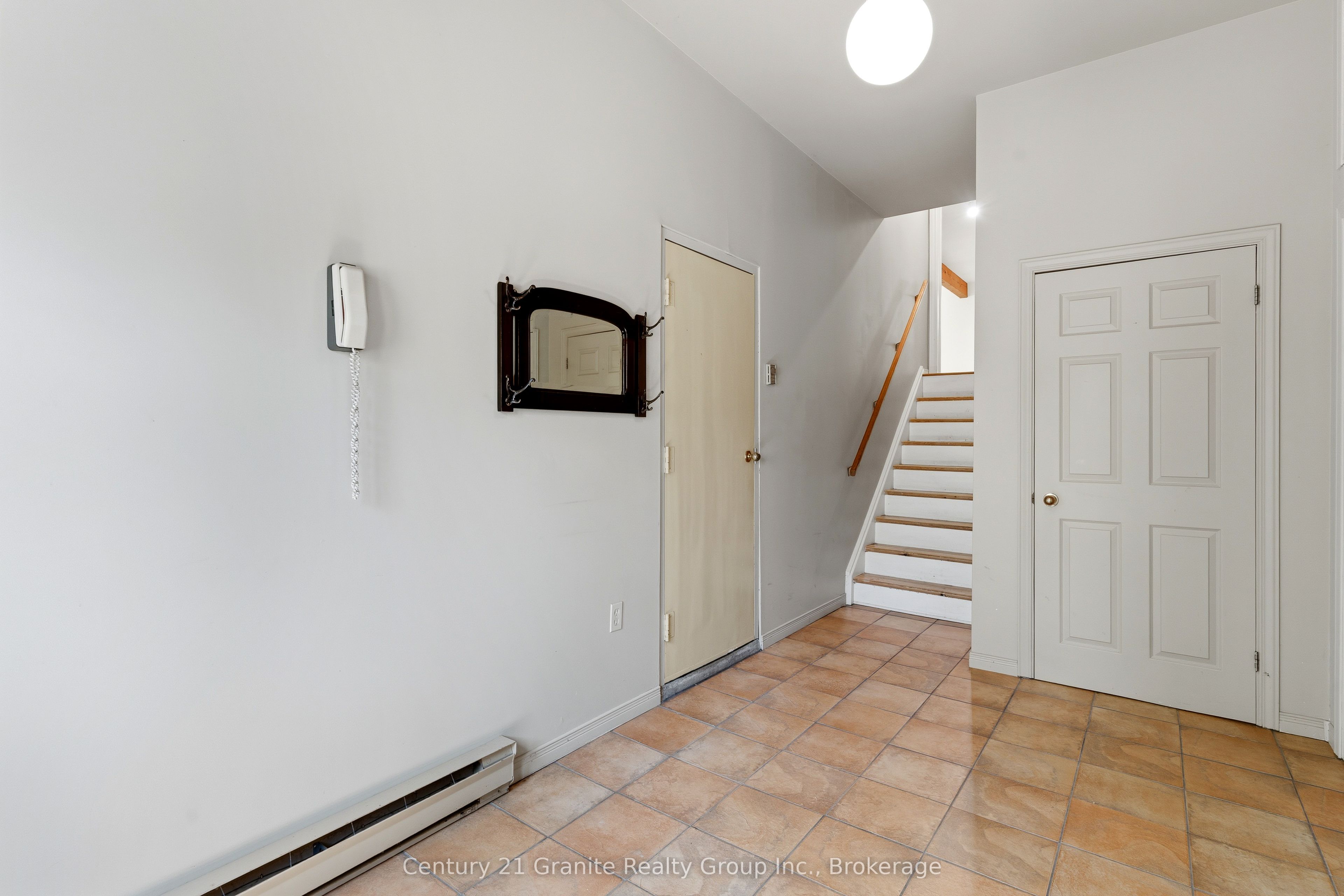 117 Riverside Drive E Property Photo 37
