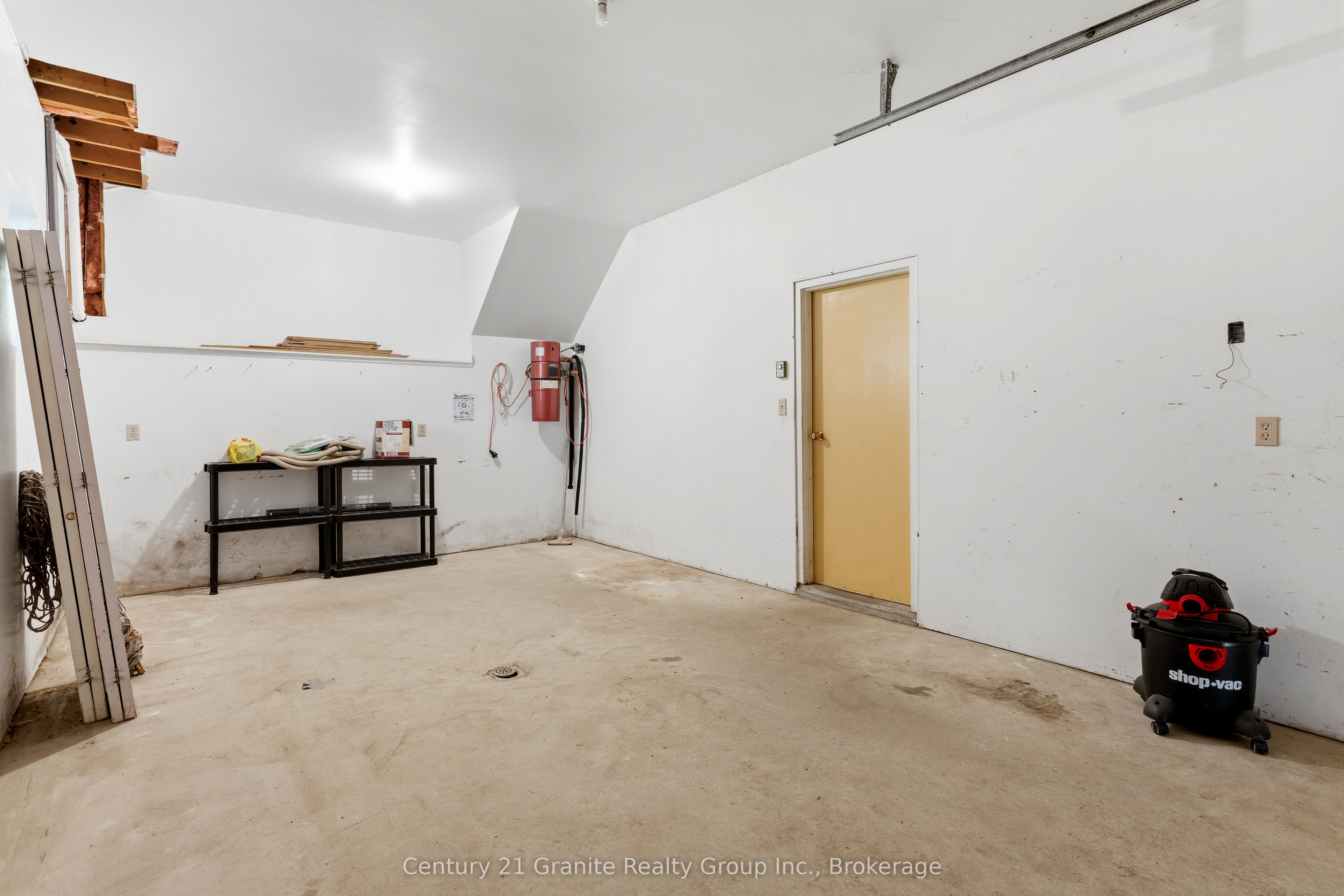 117 Riverside Drive E Property Photo 38