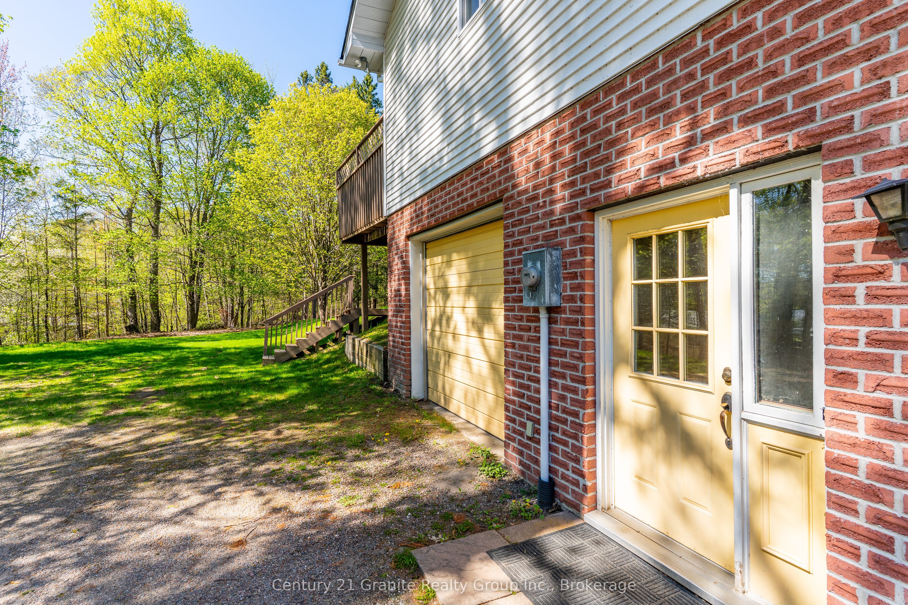 117 Riverside Drive E Property Photo 40