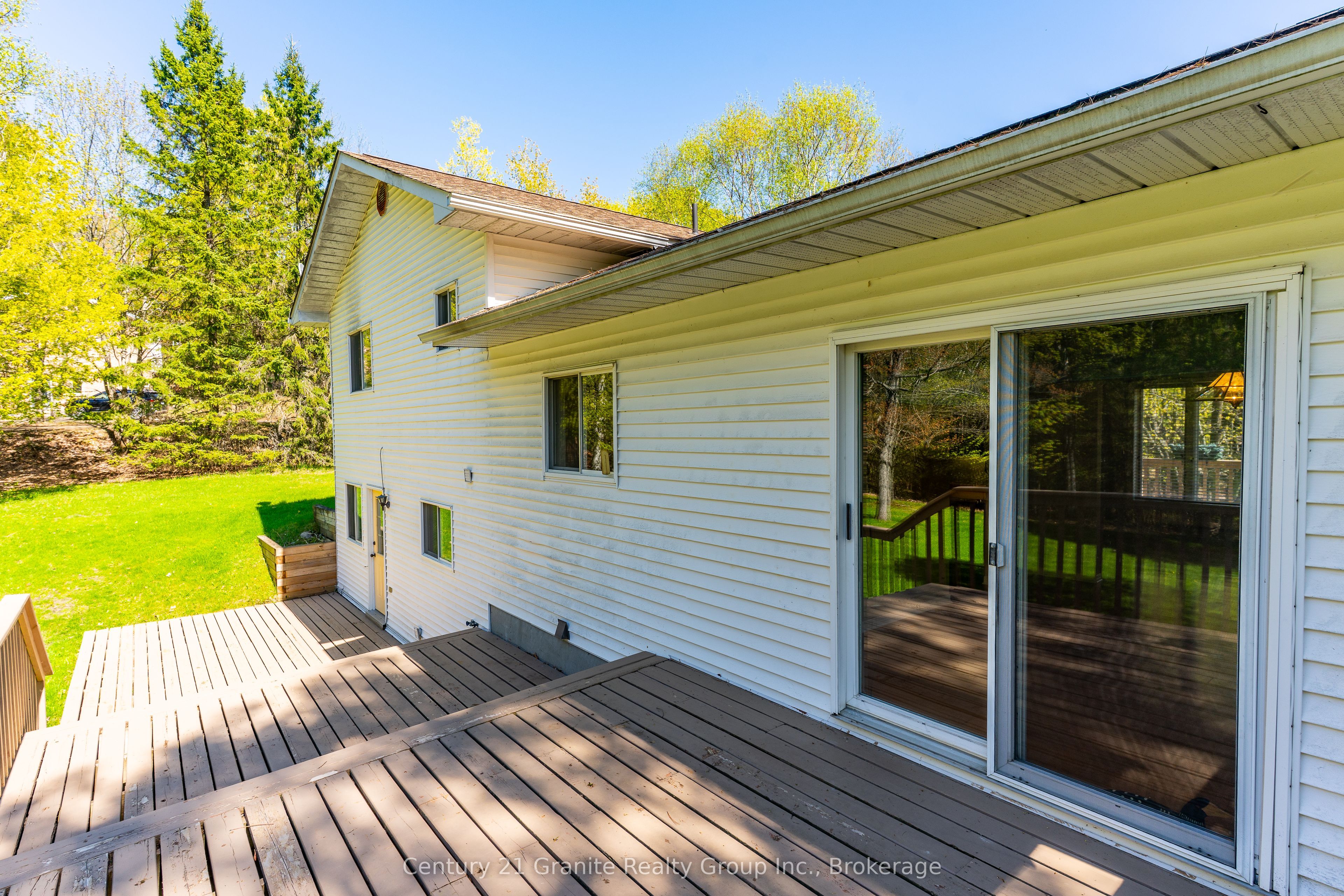 117 Riverside Drive E Property Photo 44