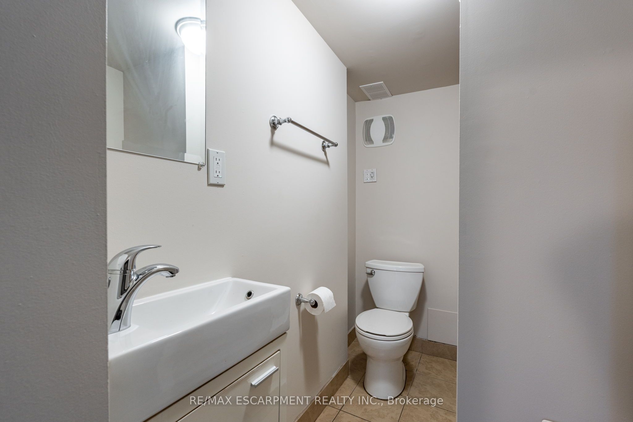 89 Carrick Avenue 3 Property Photo 8