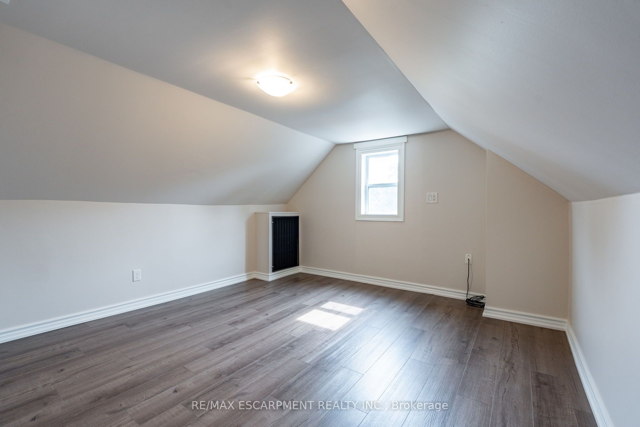 89 Carrick Avenue 3 Property Photo 16