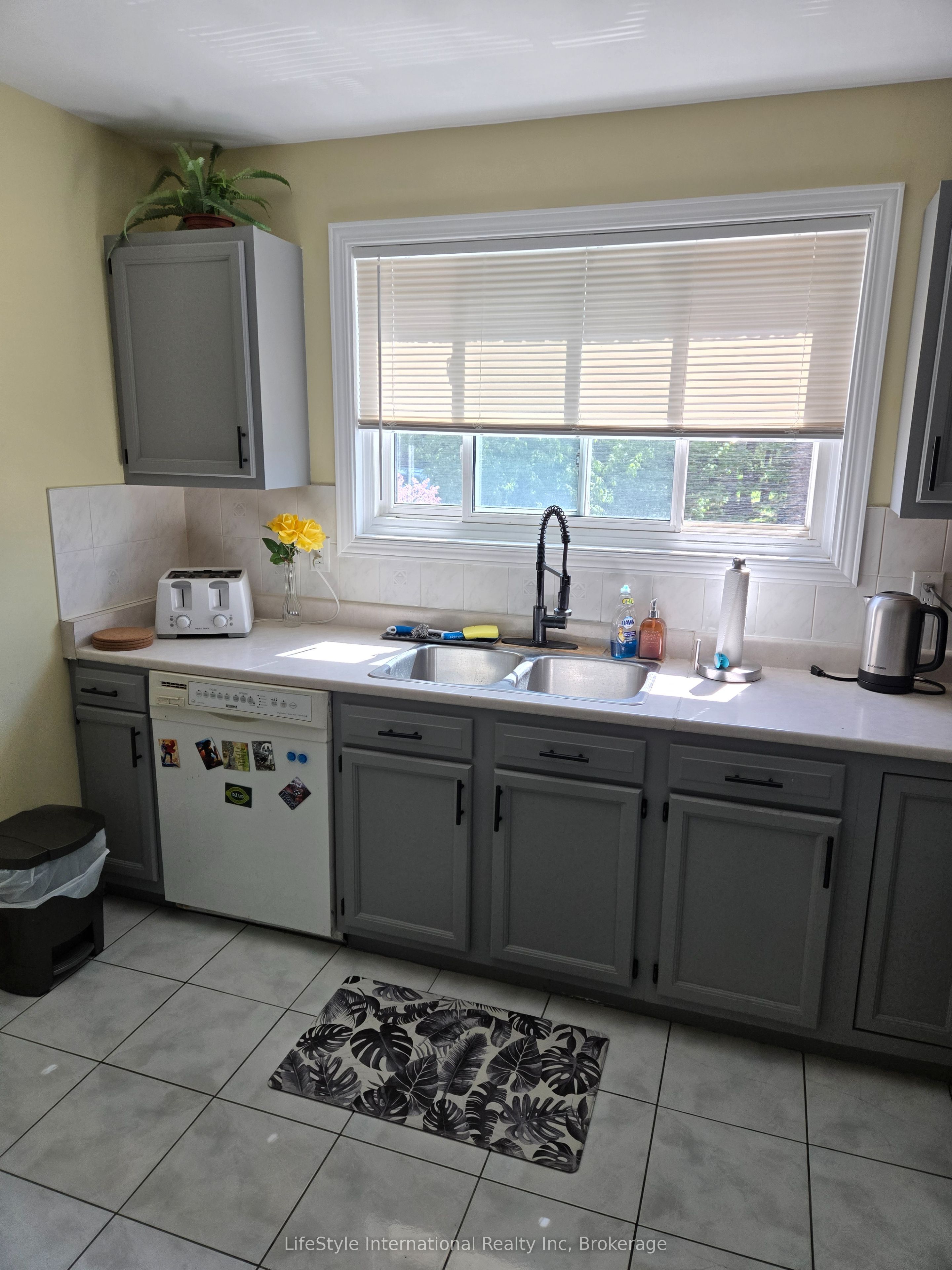 201 Silvercreek Parkway N 16 Property Photo 6