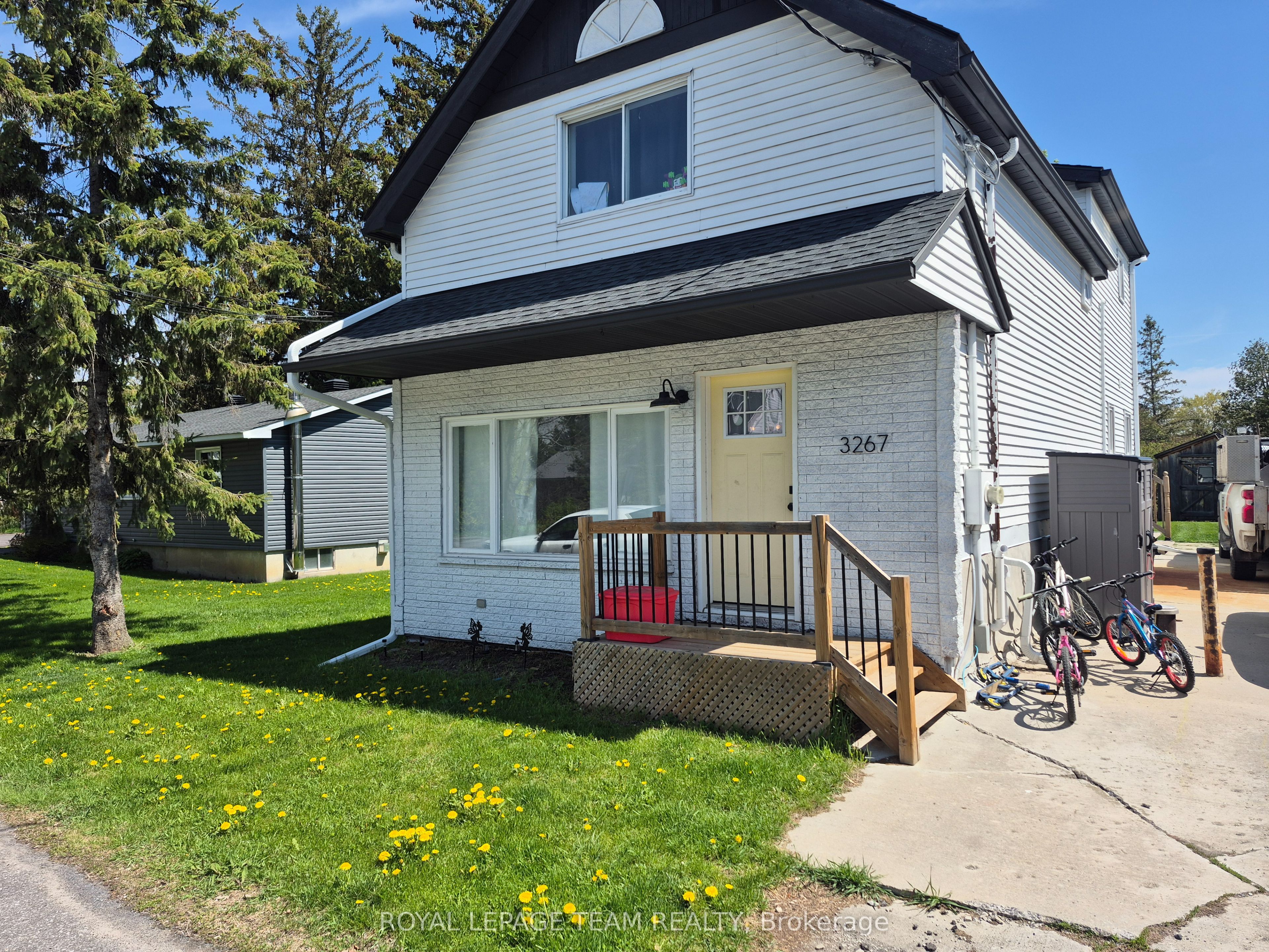 3267 Yorks Corners Road S Property Photo 2