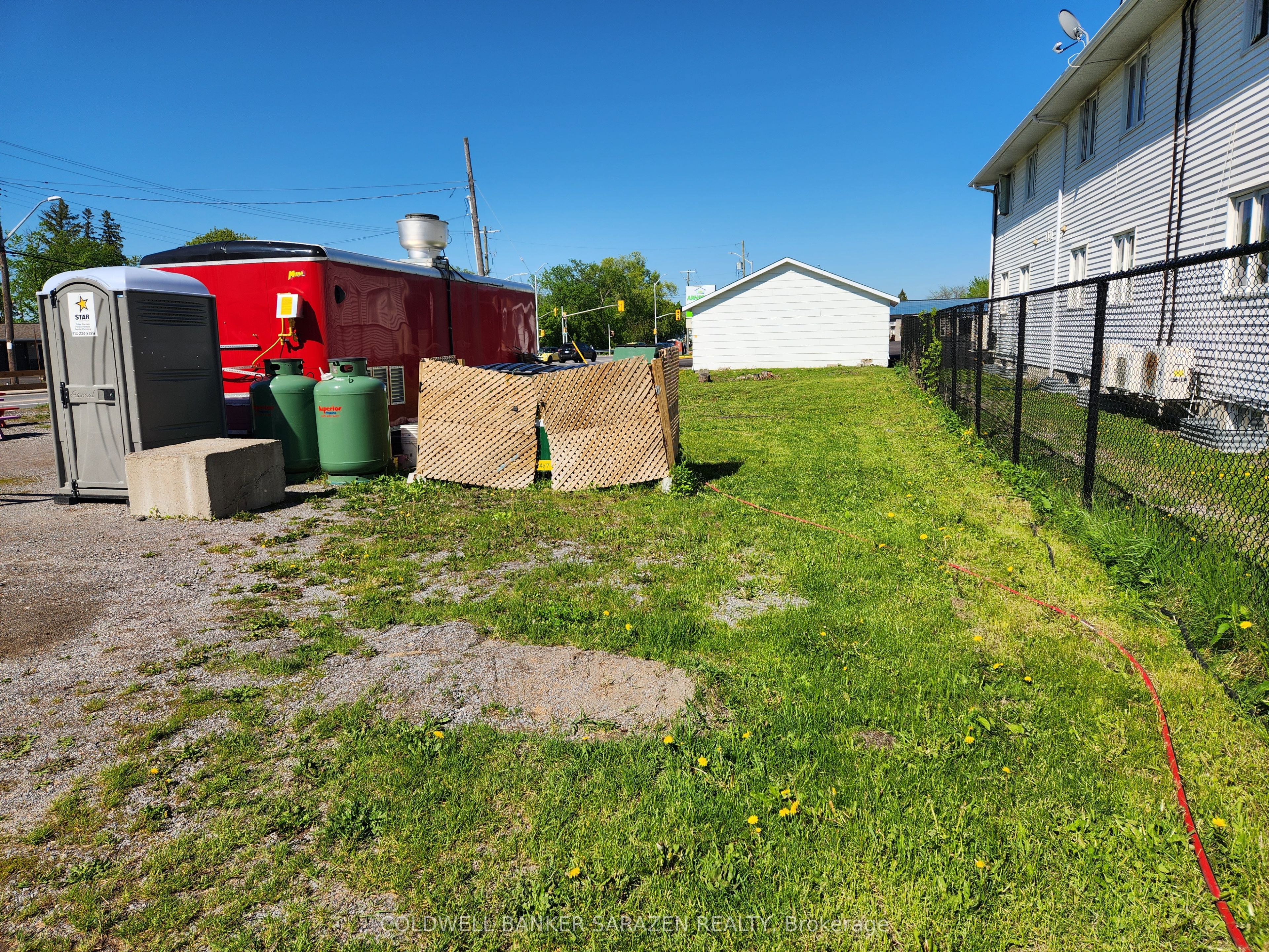 182 Daniel Street S Property Photo 3