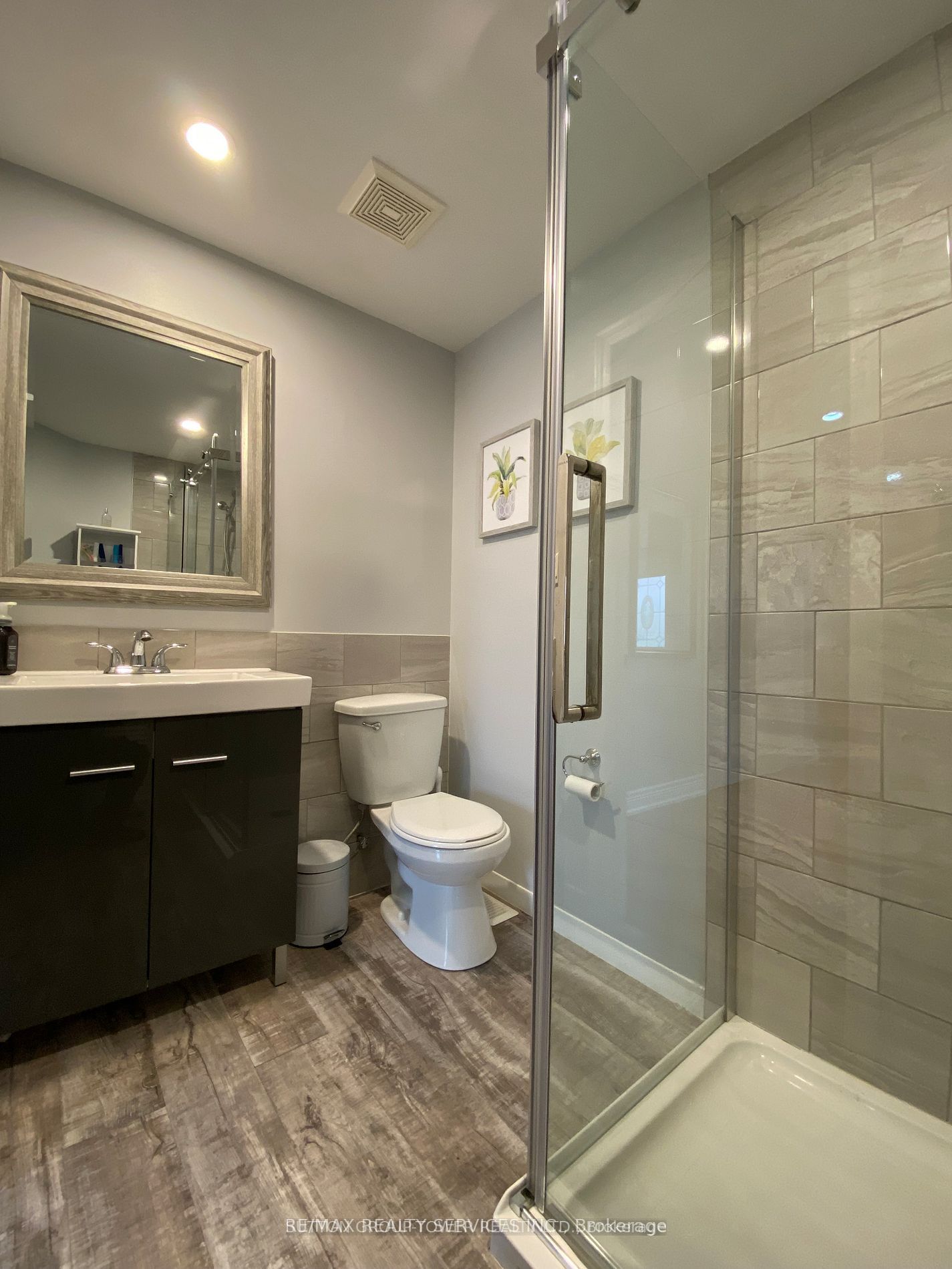4870 Mapleview Crescent Property Photo 3