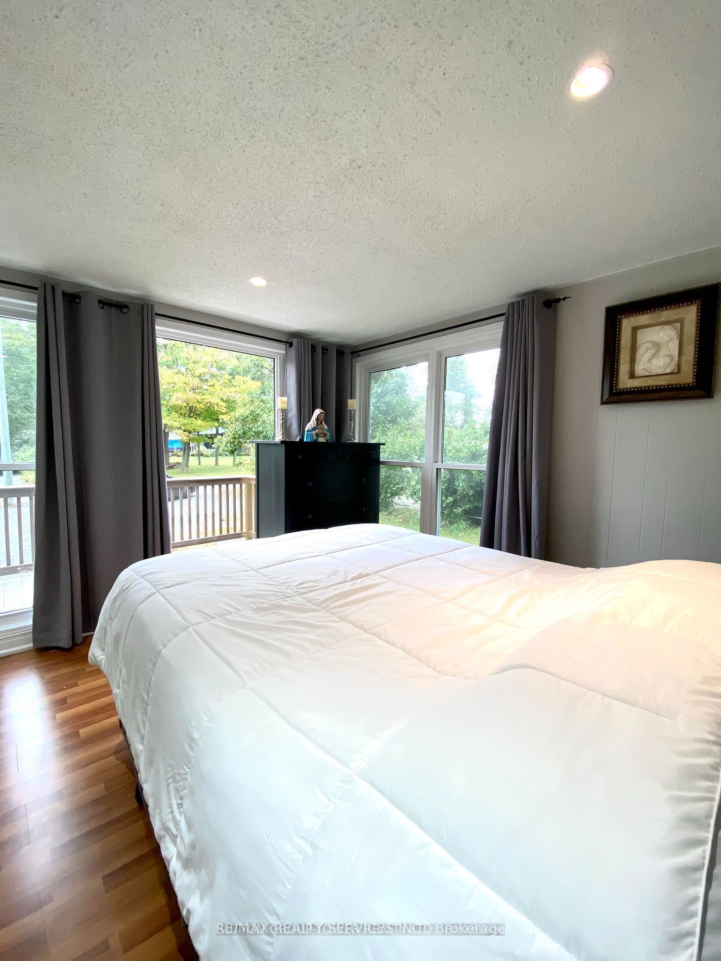 4870 Mapleview Crescent Property Photo 5