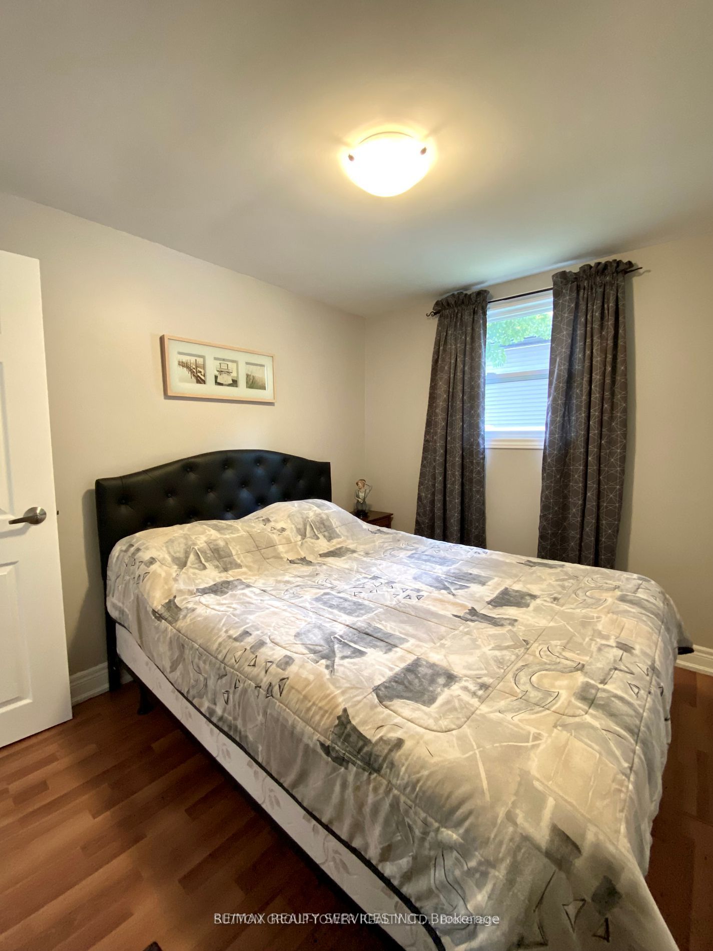4870 Mapleview Crescent Property Photo 7
