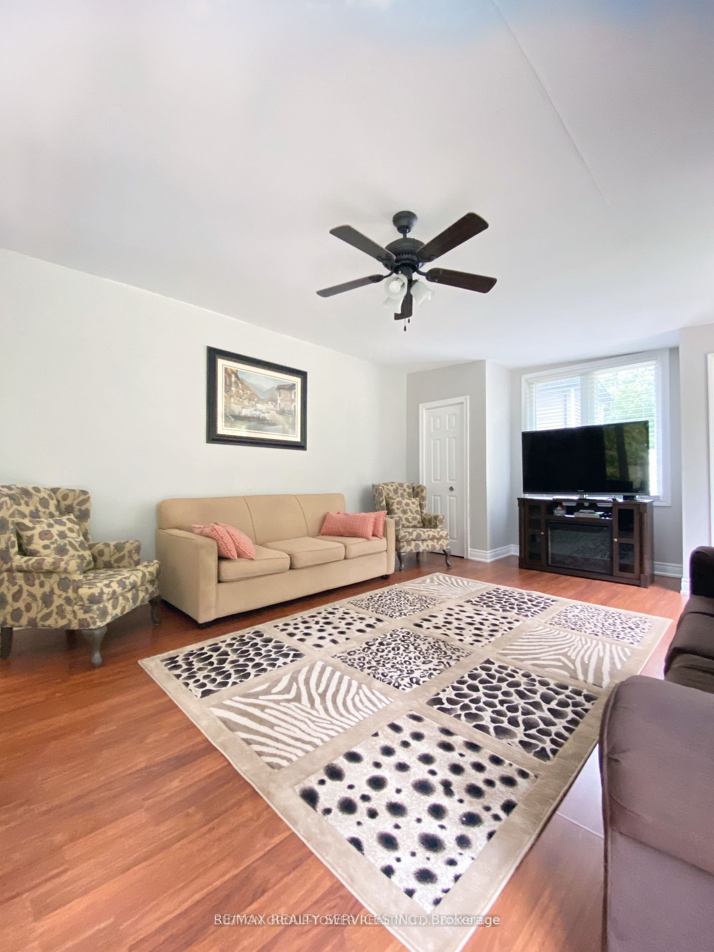 4870 Mapleview Crescent Property Photo 12