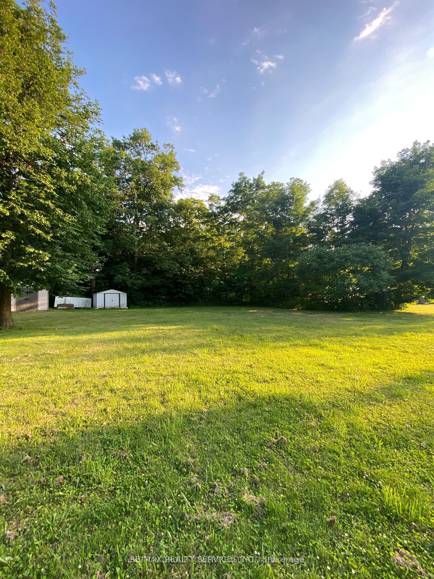 4870 Mapleview Crescent Property Photo 14