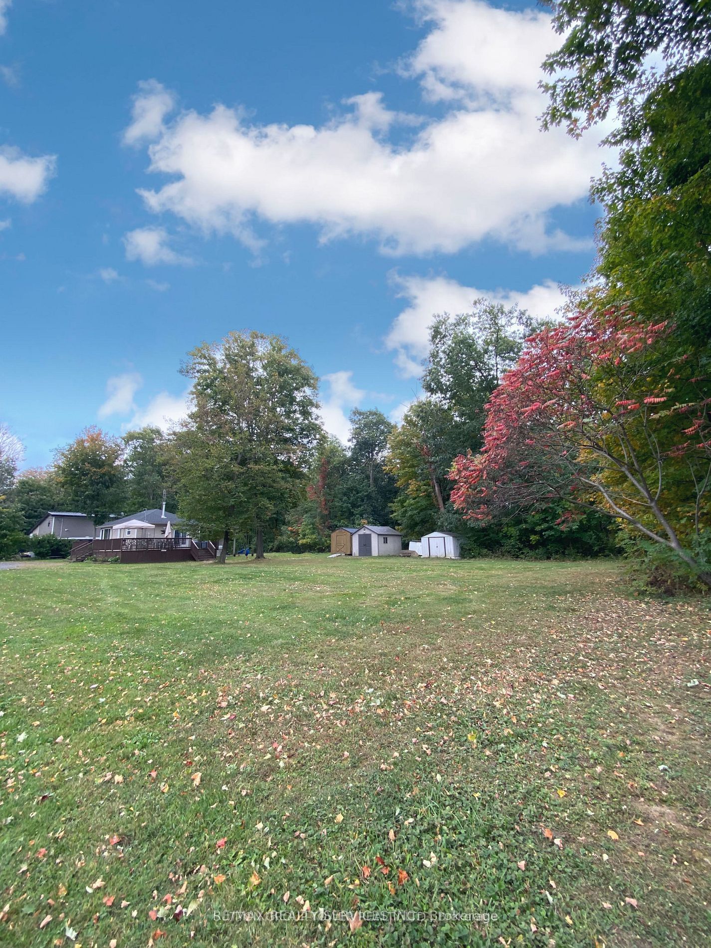 4870 Mapleview Crescent Property Photo 15