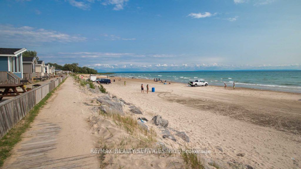 4870 Mapleview Crescent Property Photo 16