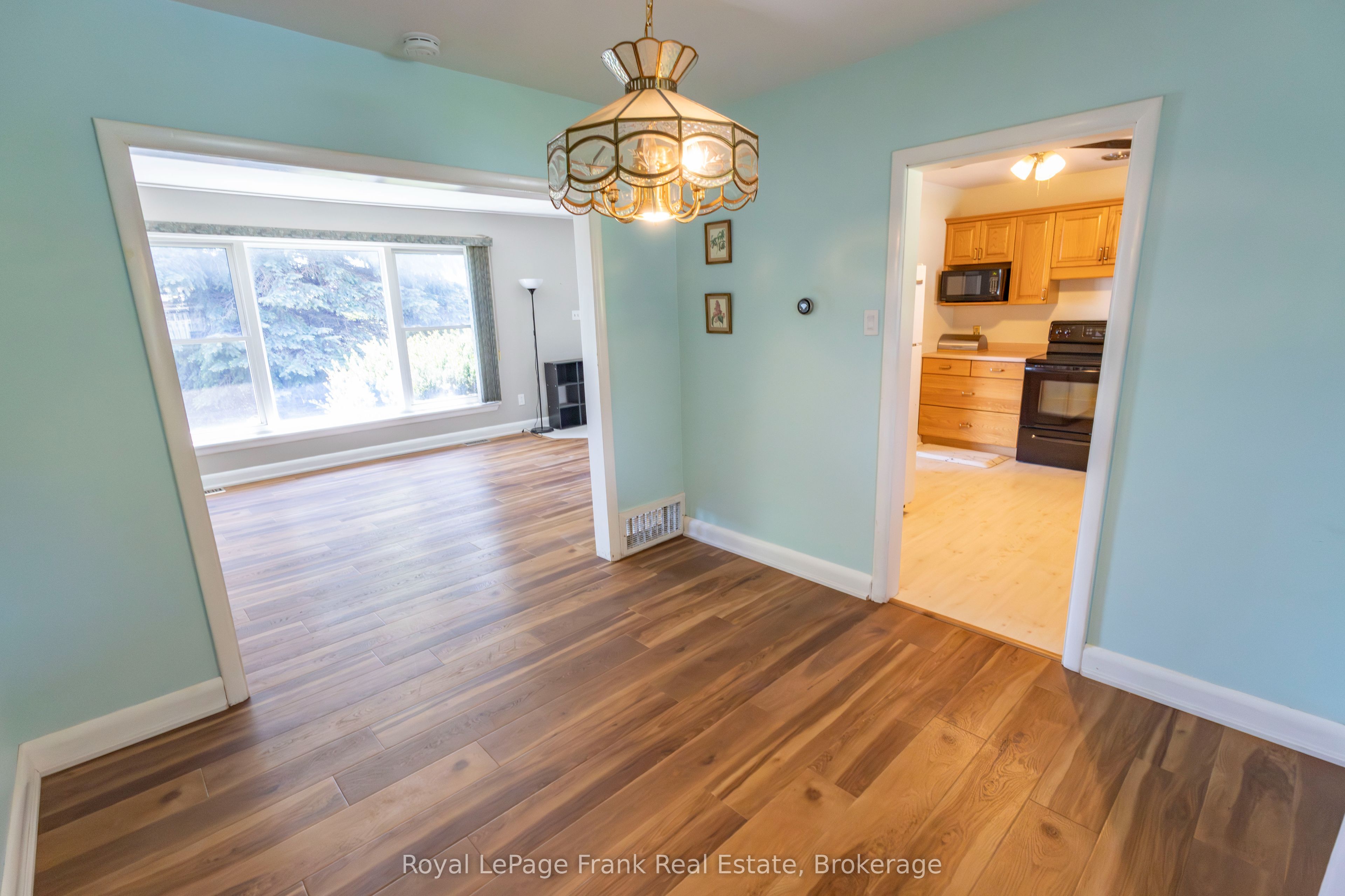 872 Weller Street Property Photo 8