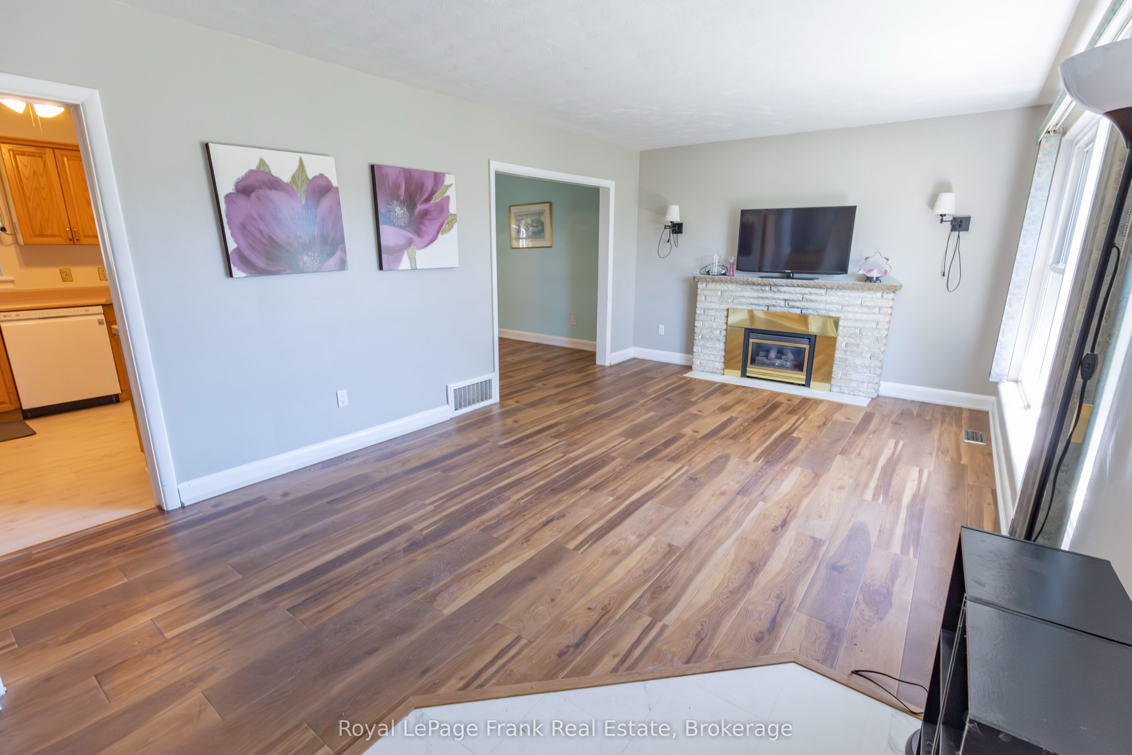 872 Weller Street Property Photo 11