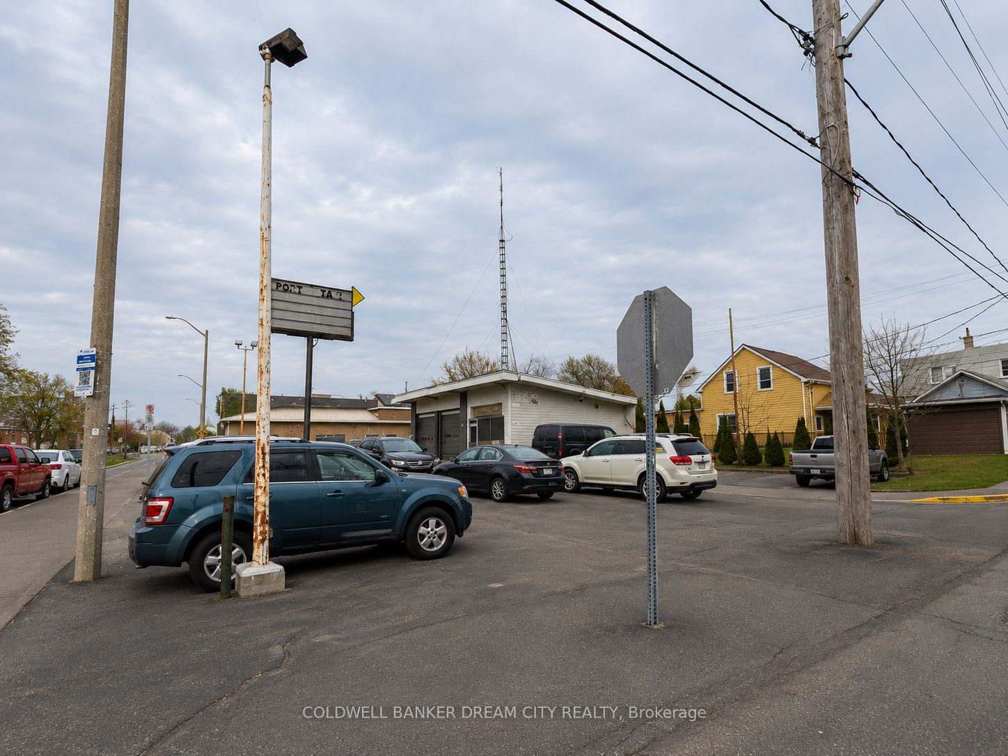 165 King Street W Property Photo 4