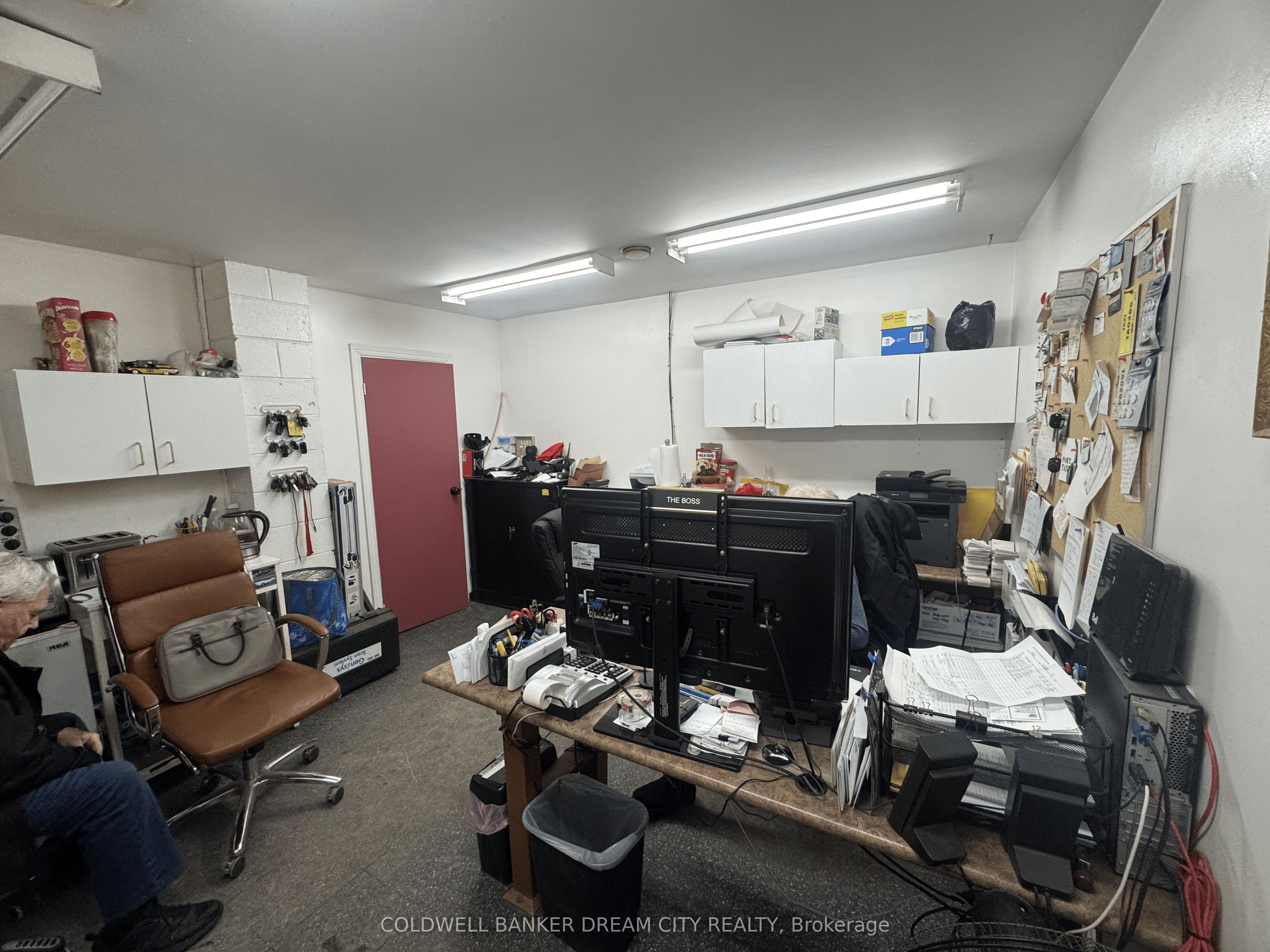 165 King Street W Property Photo 5
