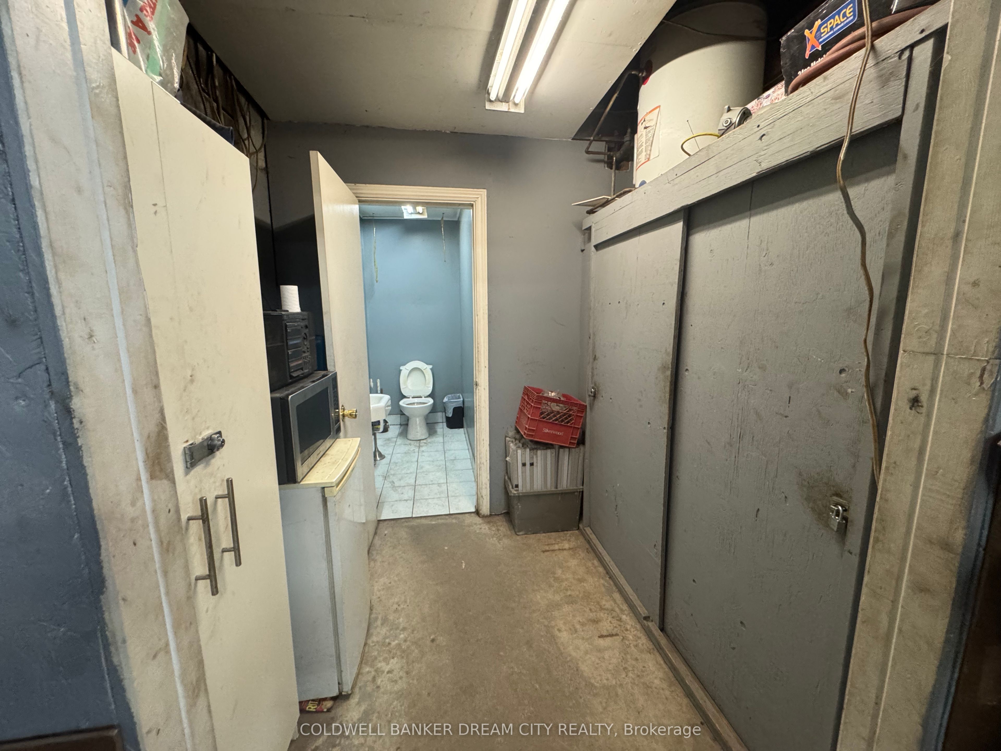 165 King Street W Property Photo 13
