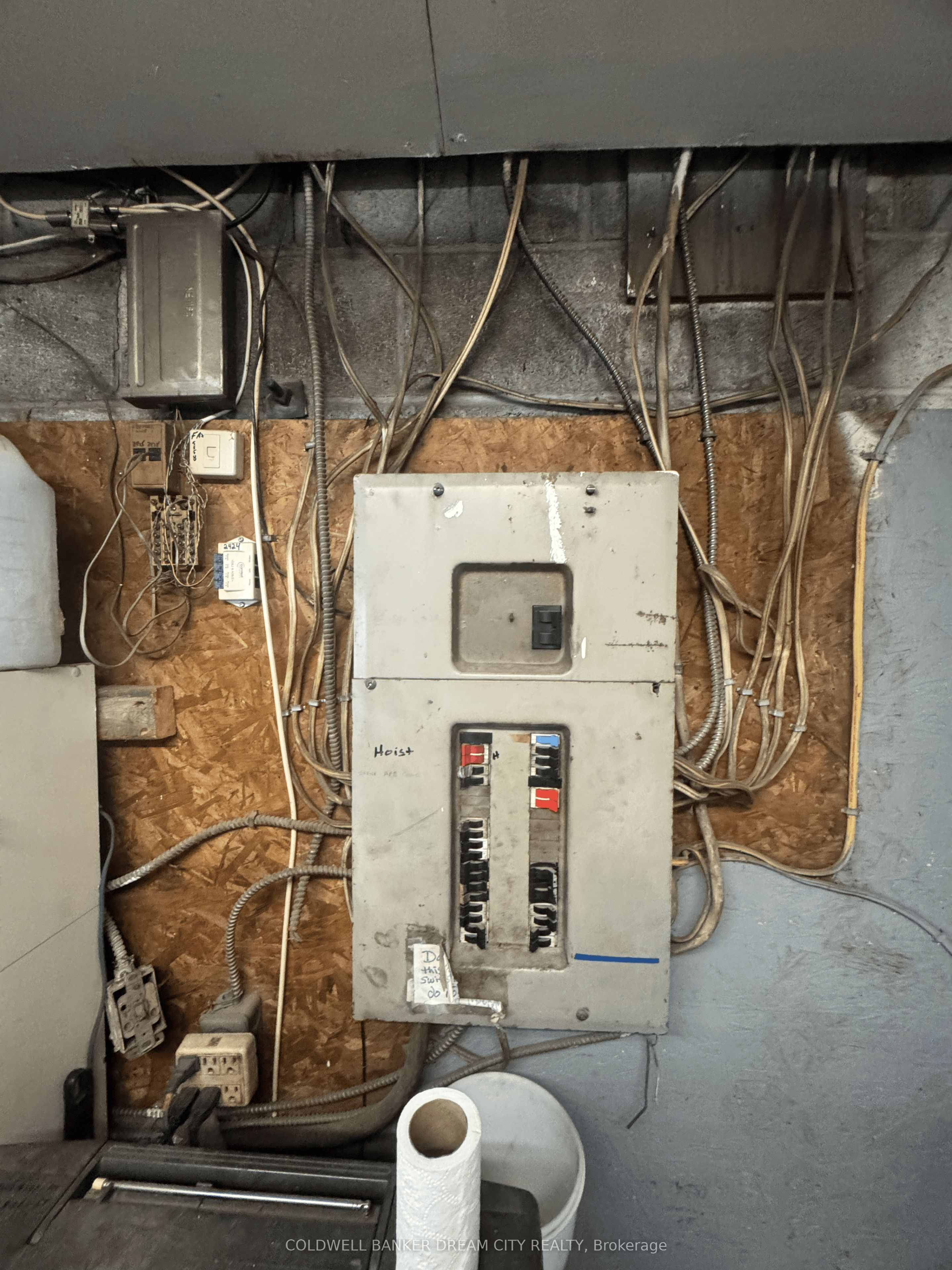 165 King Street W Property Photo 14