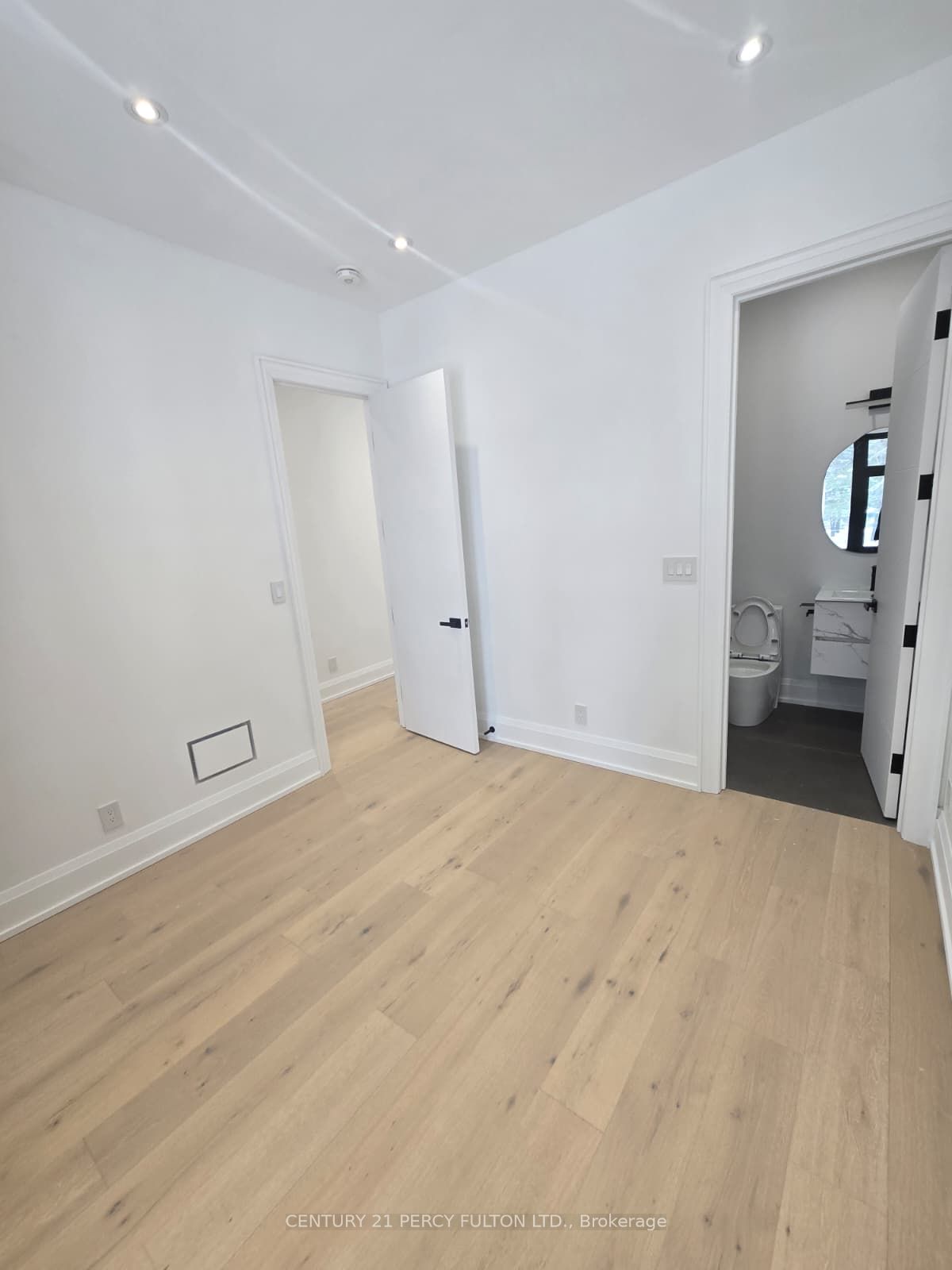 5 Robert Street Property Photo 25