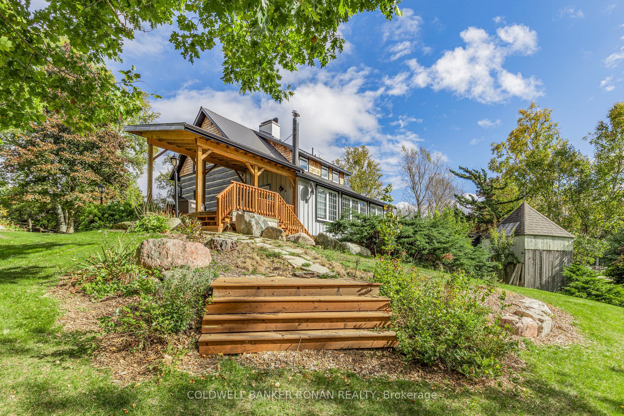 836138 4th Line E Property Photo 3