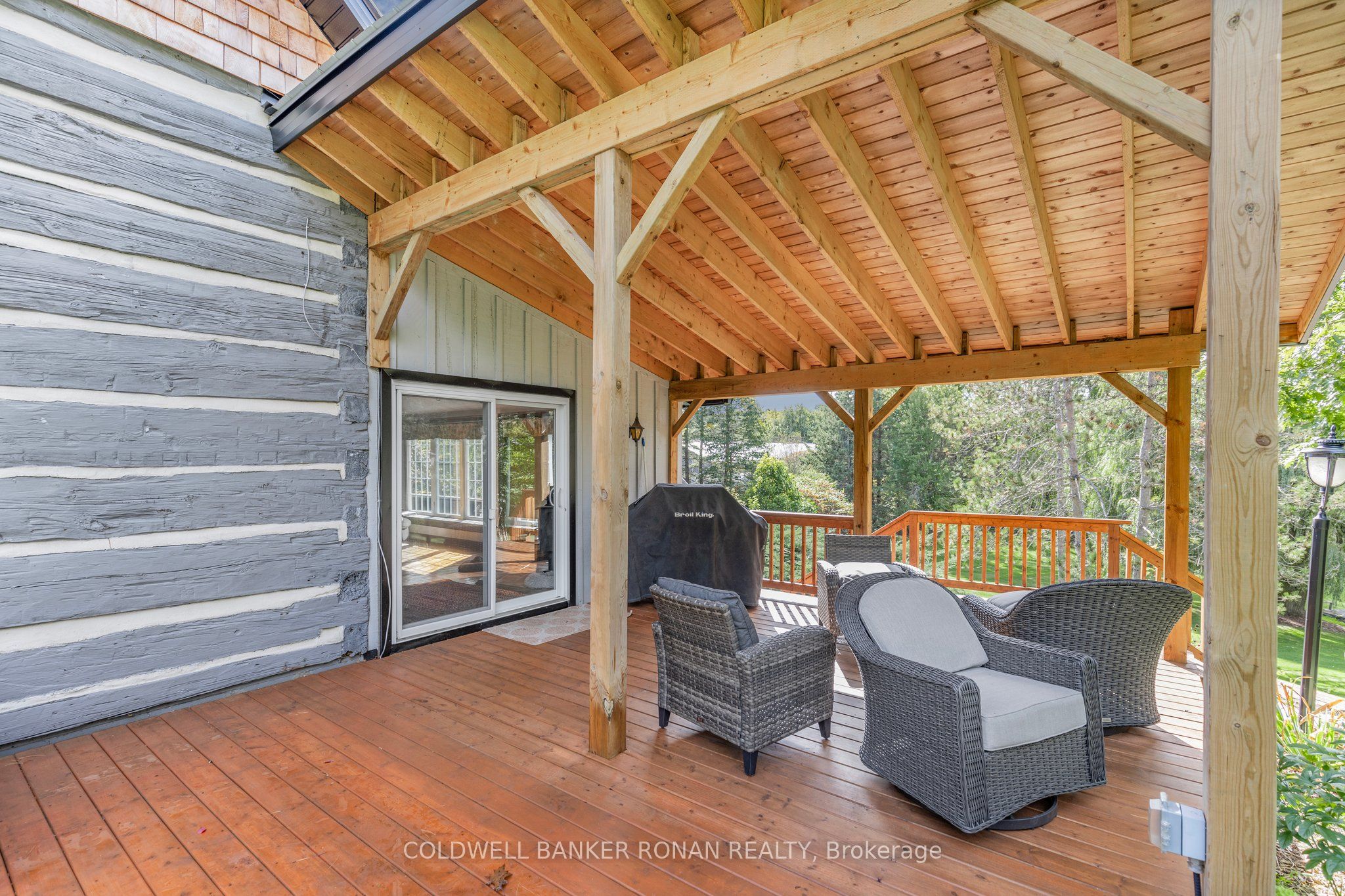 836138 4th Line E Property Photo 4