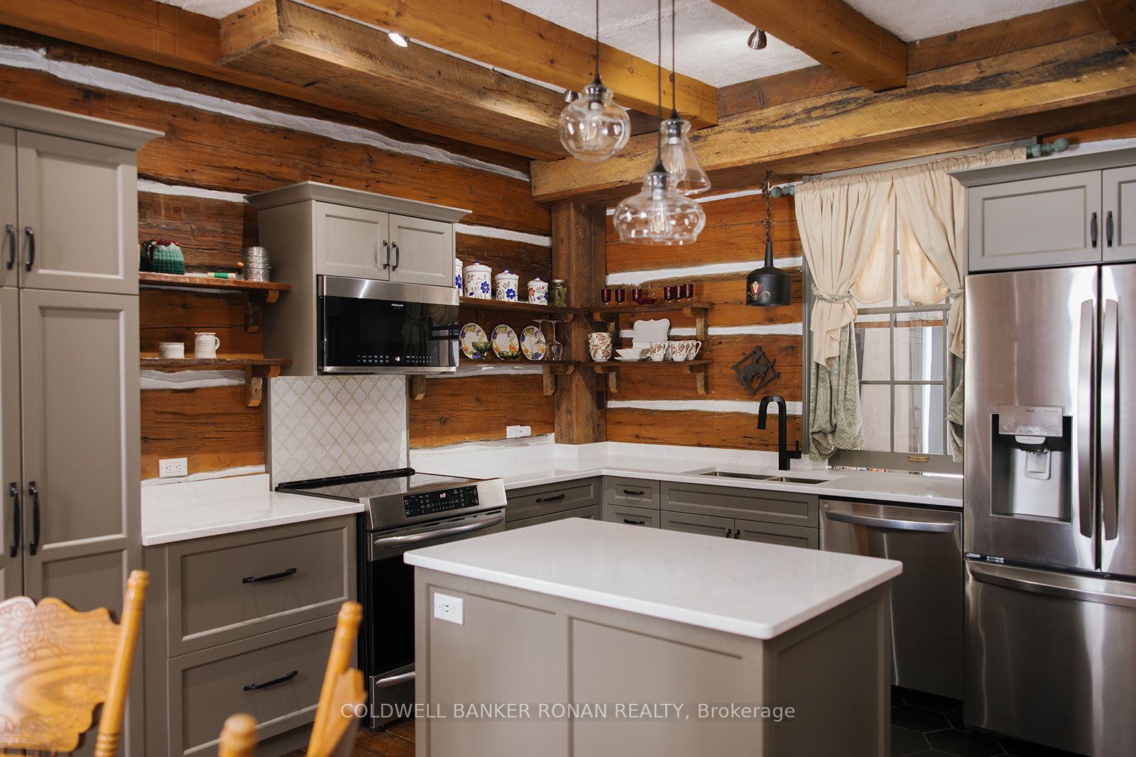 836138 4th Line E Property Photo 15