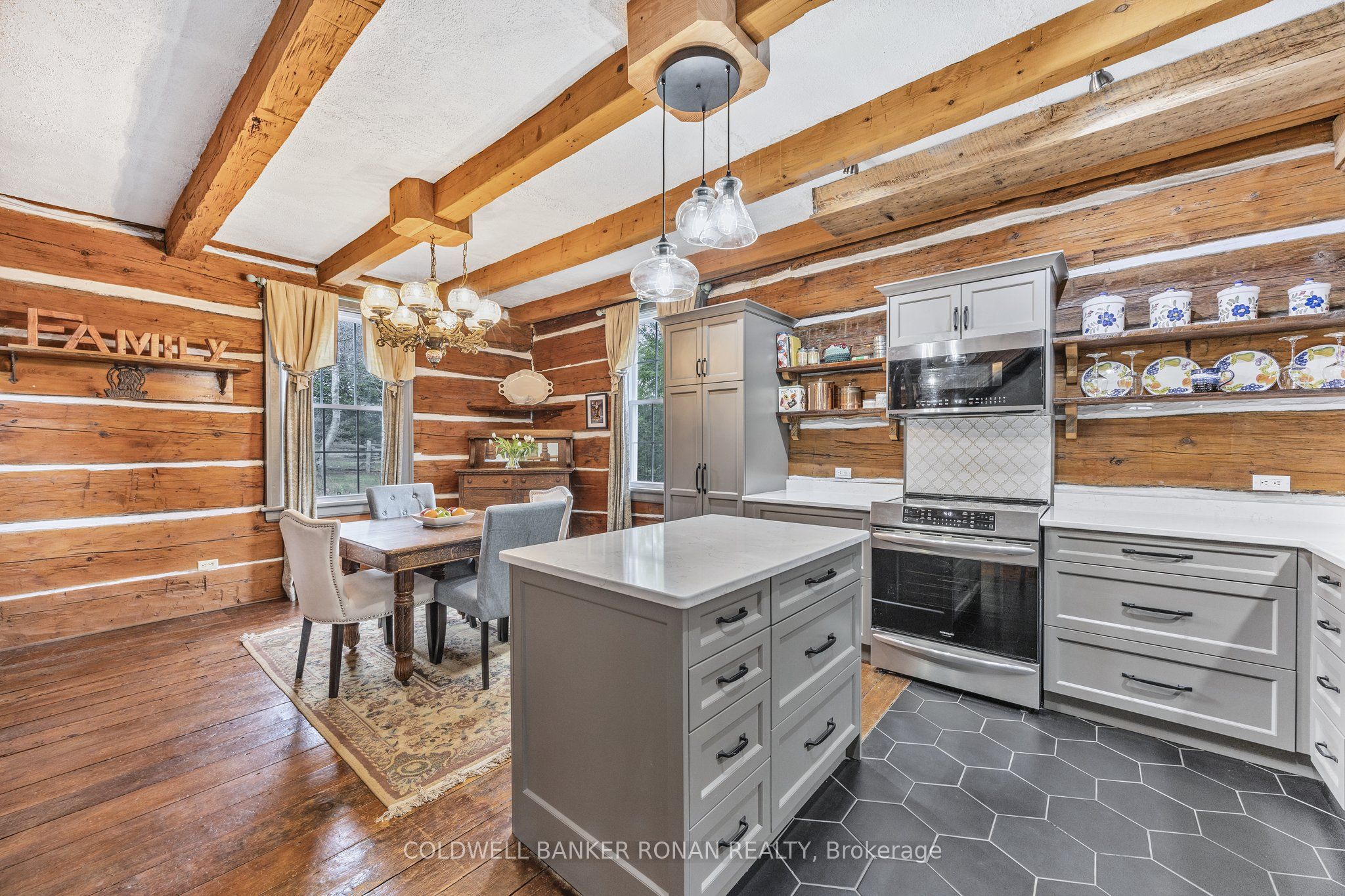 836138 4th Line E Property Photo 16
