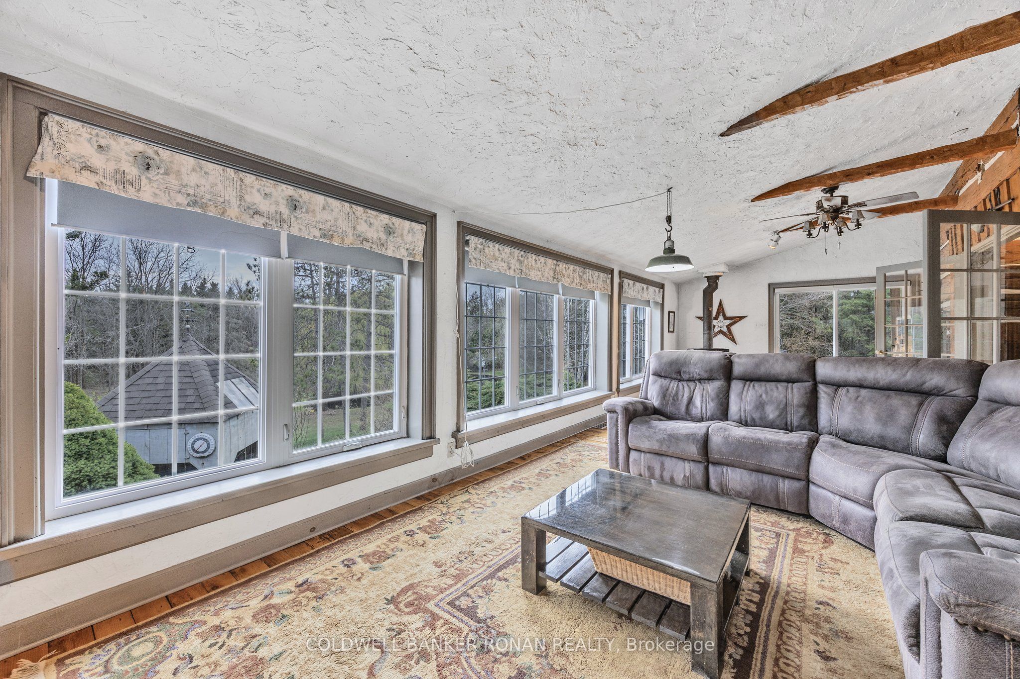 836138 4th Line E Property Photo 22