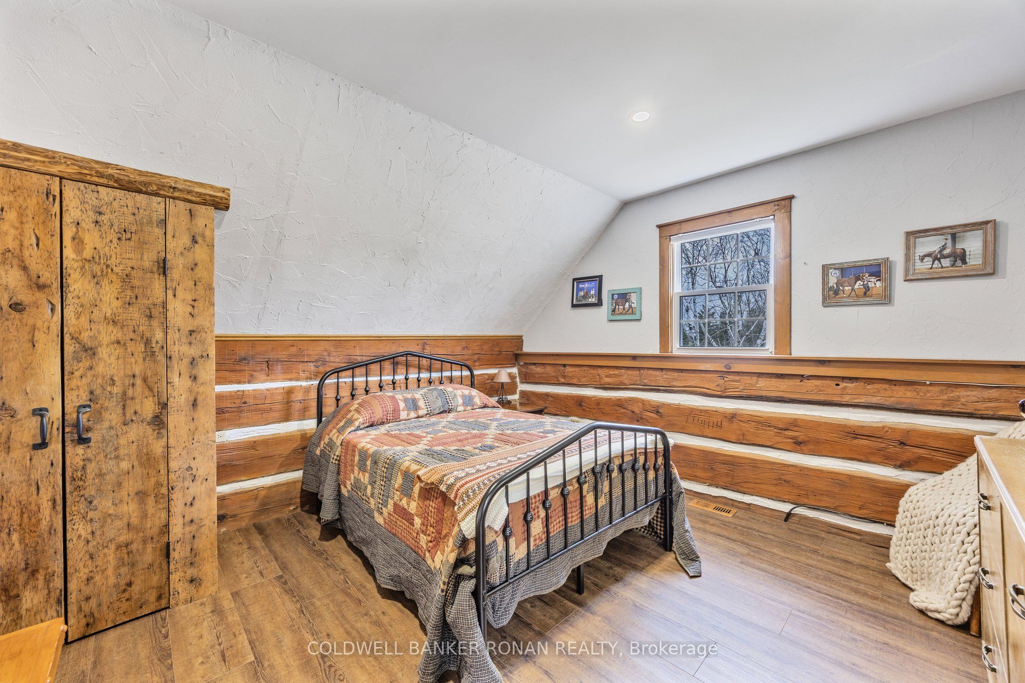 836138 4th Line E Property Photo 25