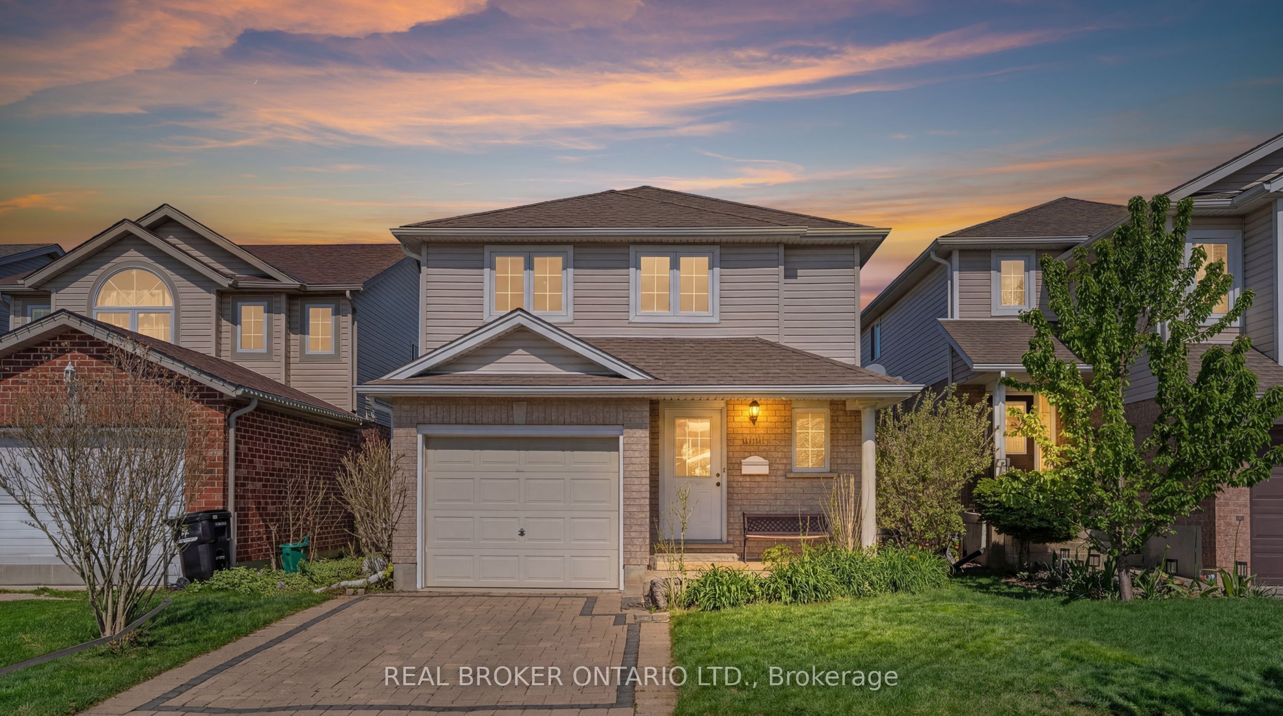 1089 Copper Leaf Crescent Property Photo 1