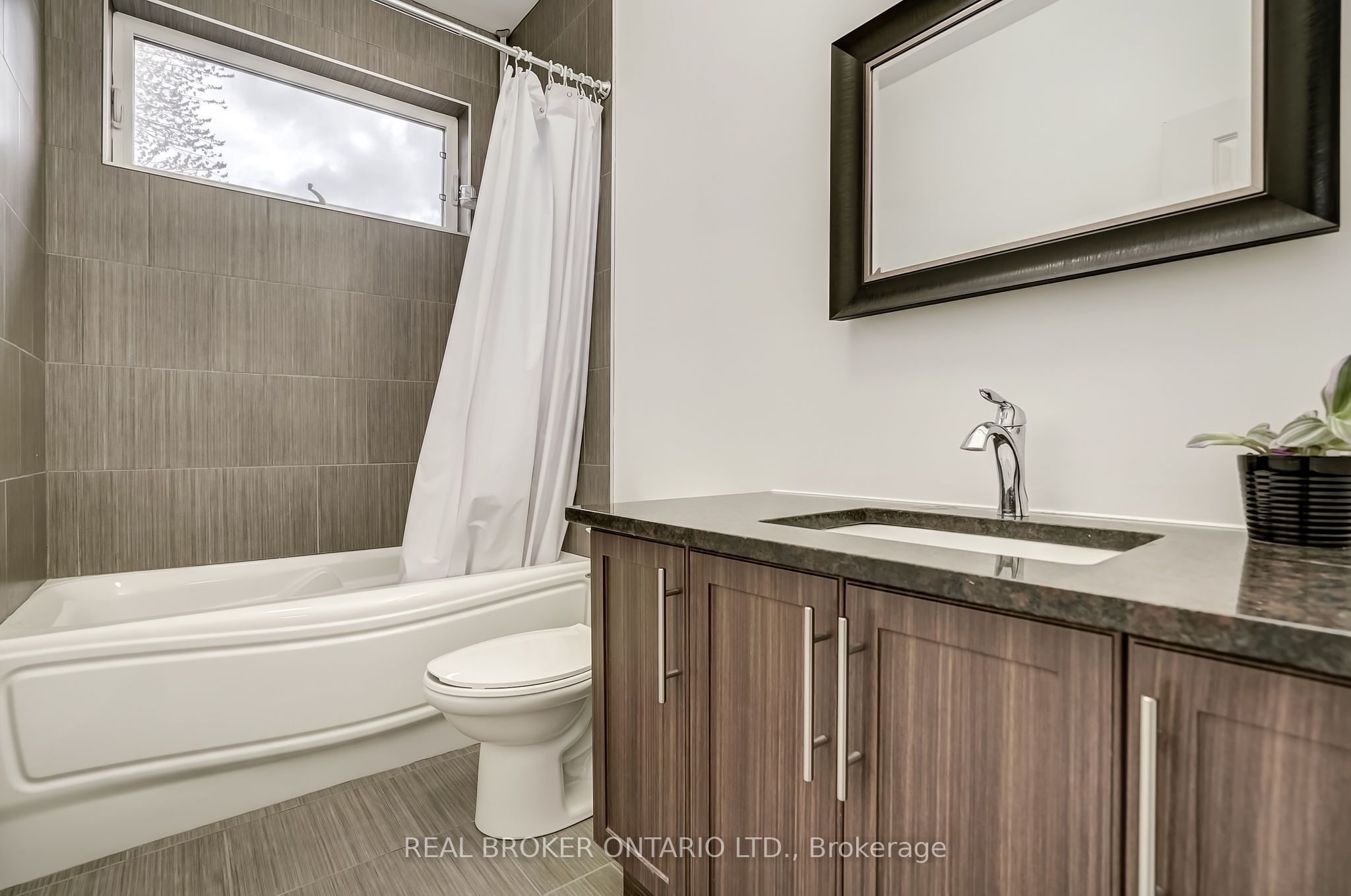 6237 Perth Street Property Photo 5