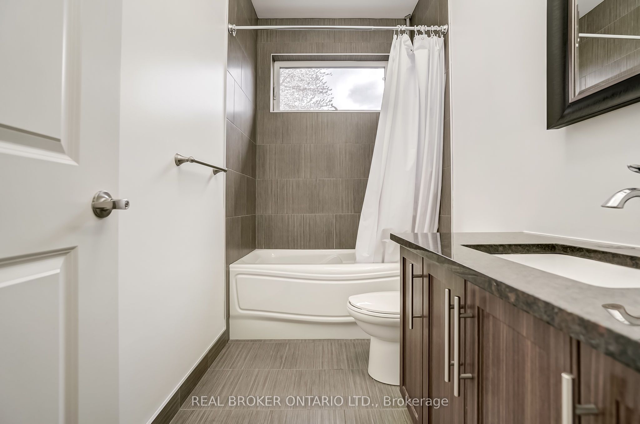 6237 Perth Street Property Photo 6