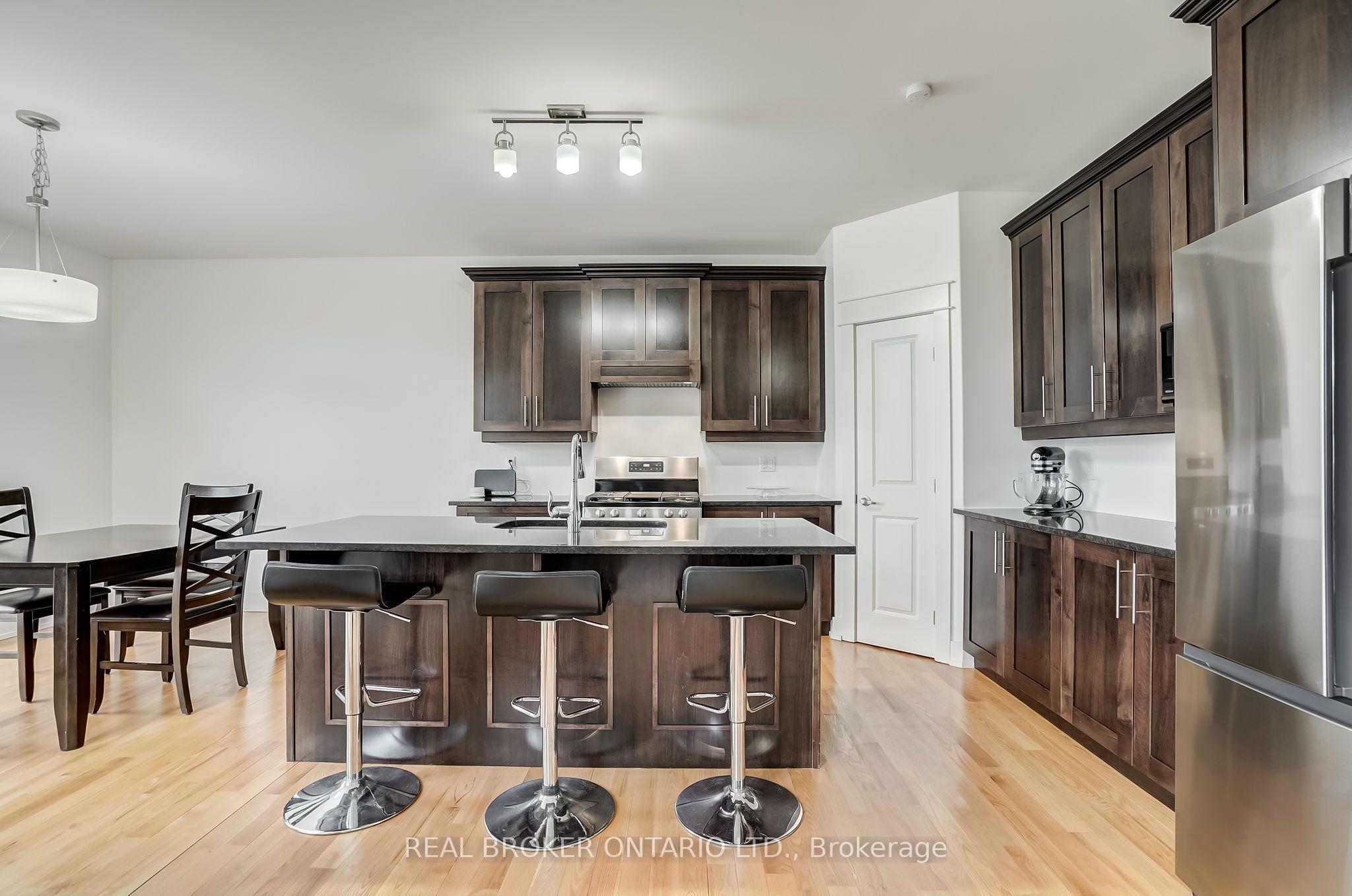 6237 Perth Street Property Photo 18