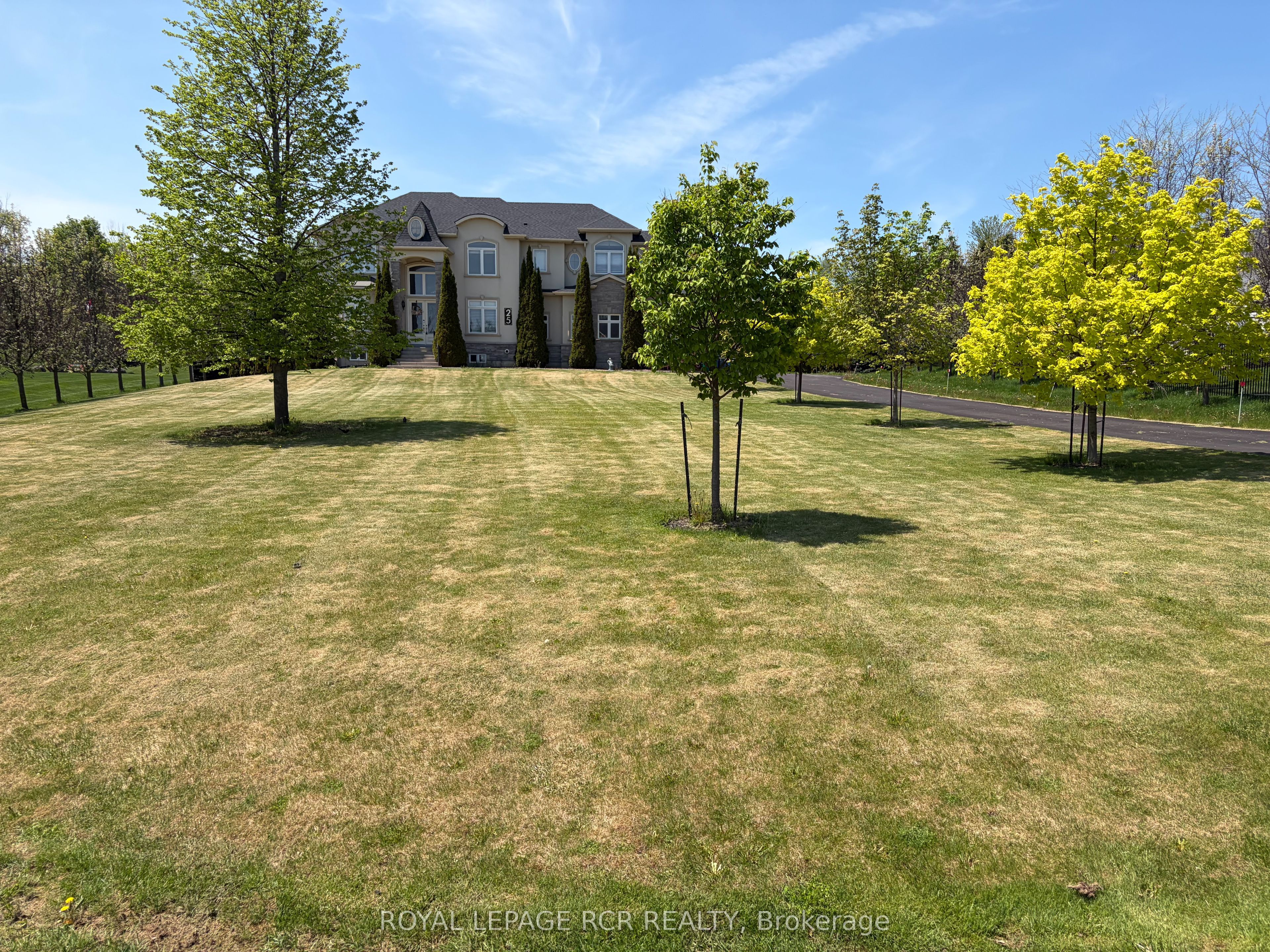 25 Brookhaven Crescent Property Photo 2