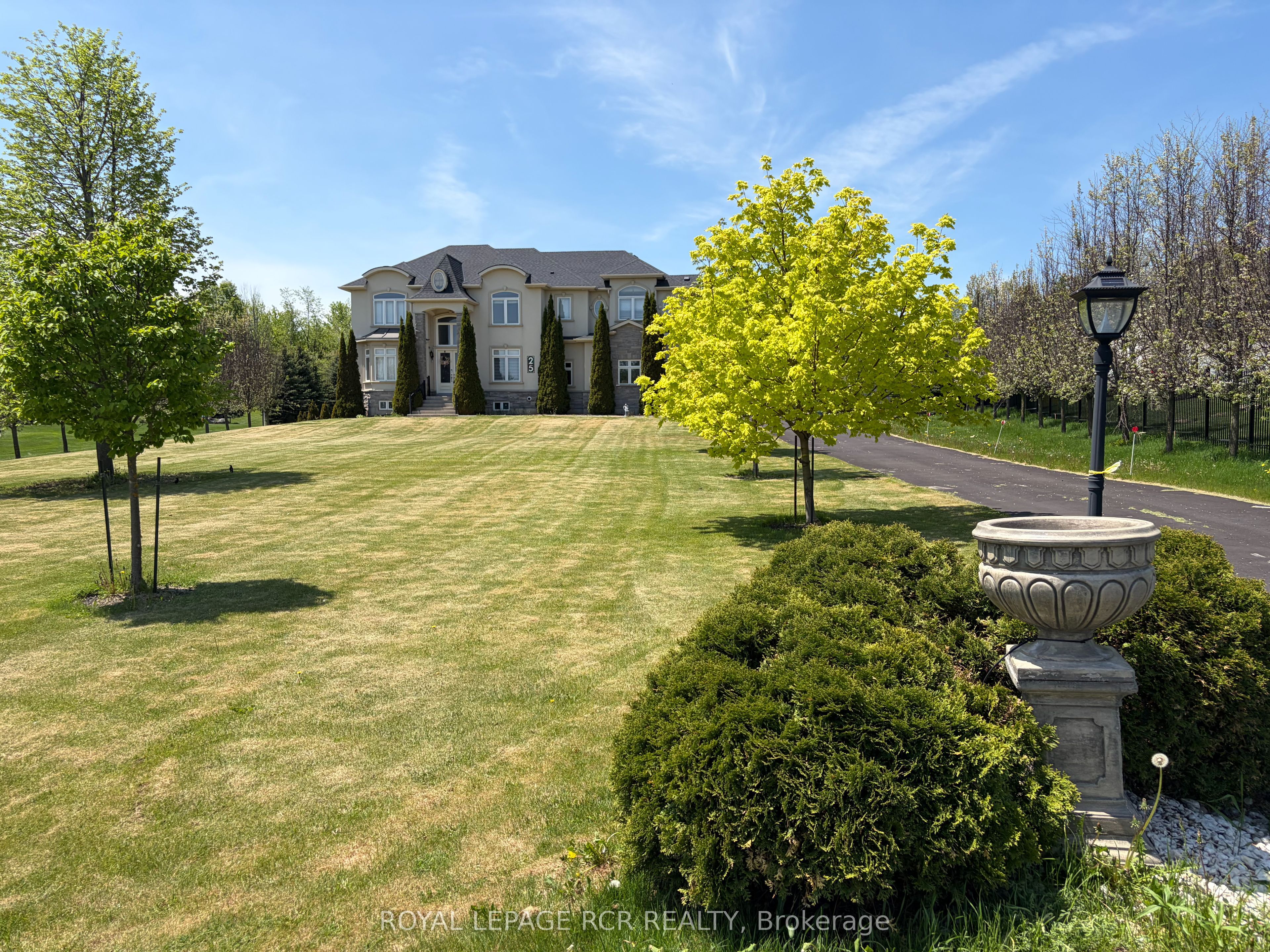 25 Brookhaven Crescent Property Photo 3