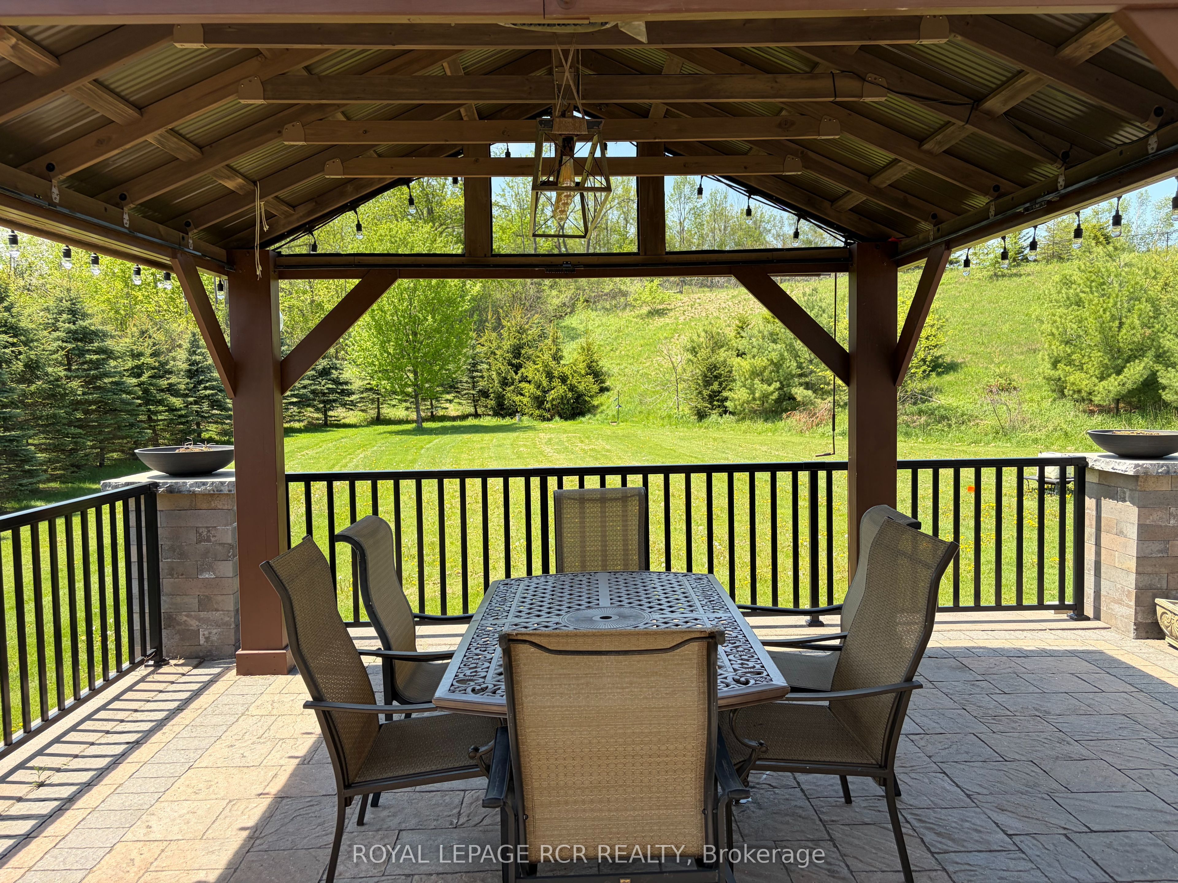 25 Brookhaven Crescent Property Photo 6