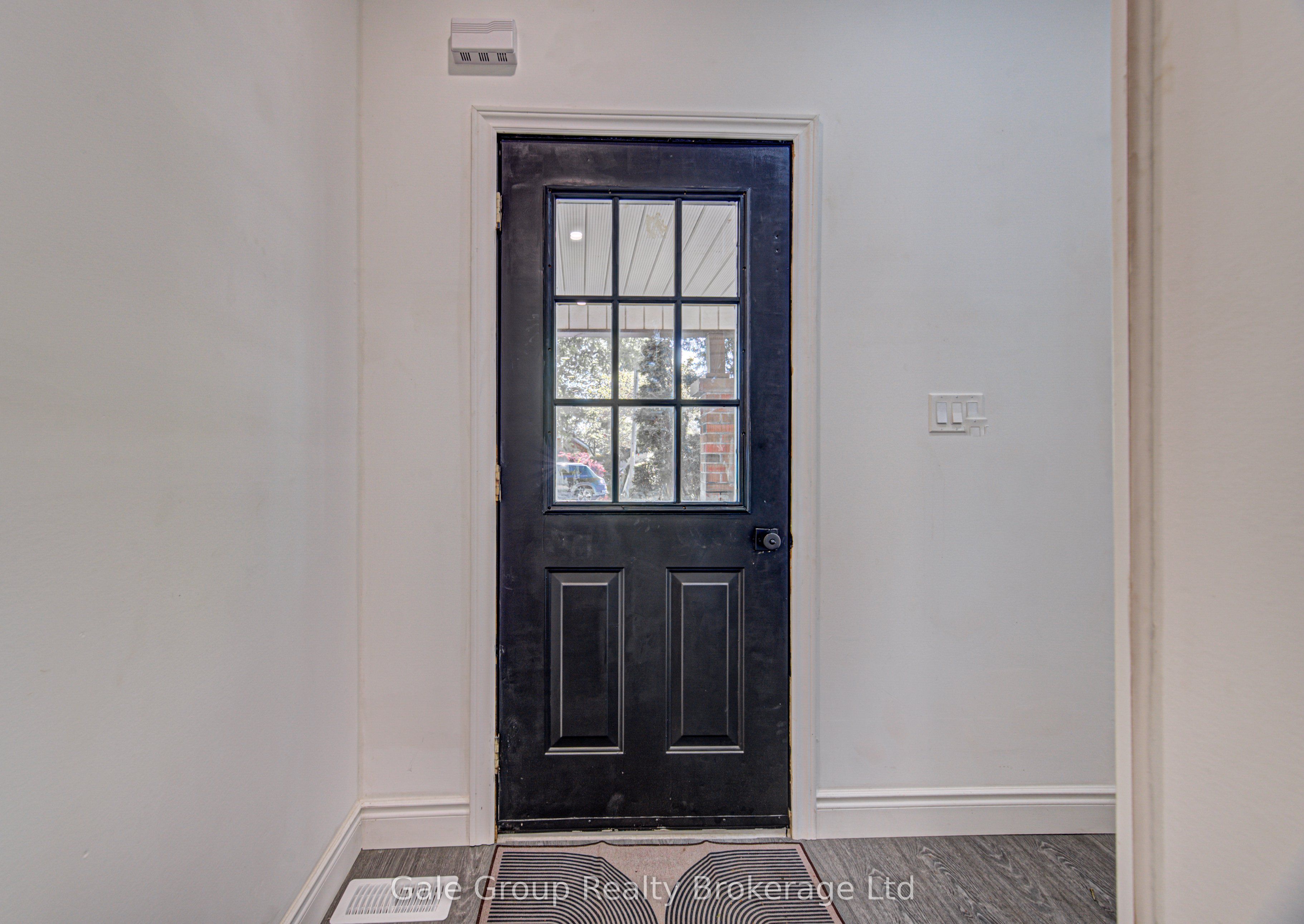 203 Talbot Street S Property Photo 9