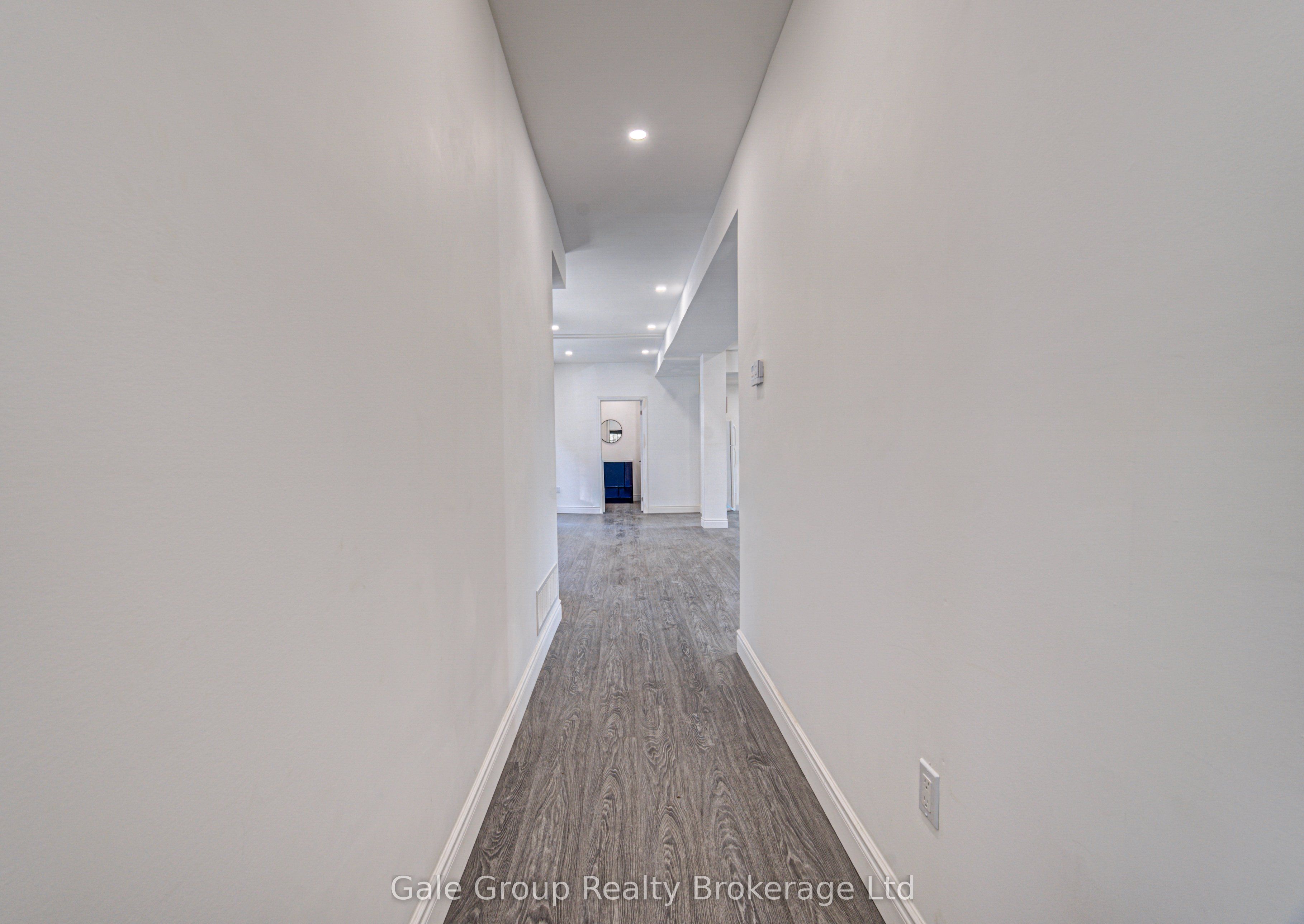 203 Talbot Street S Property Photo 10