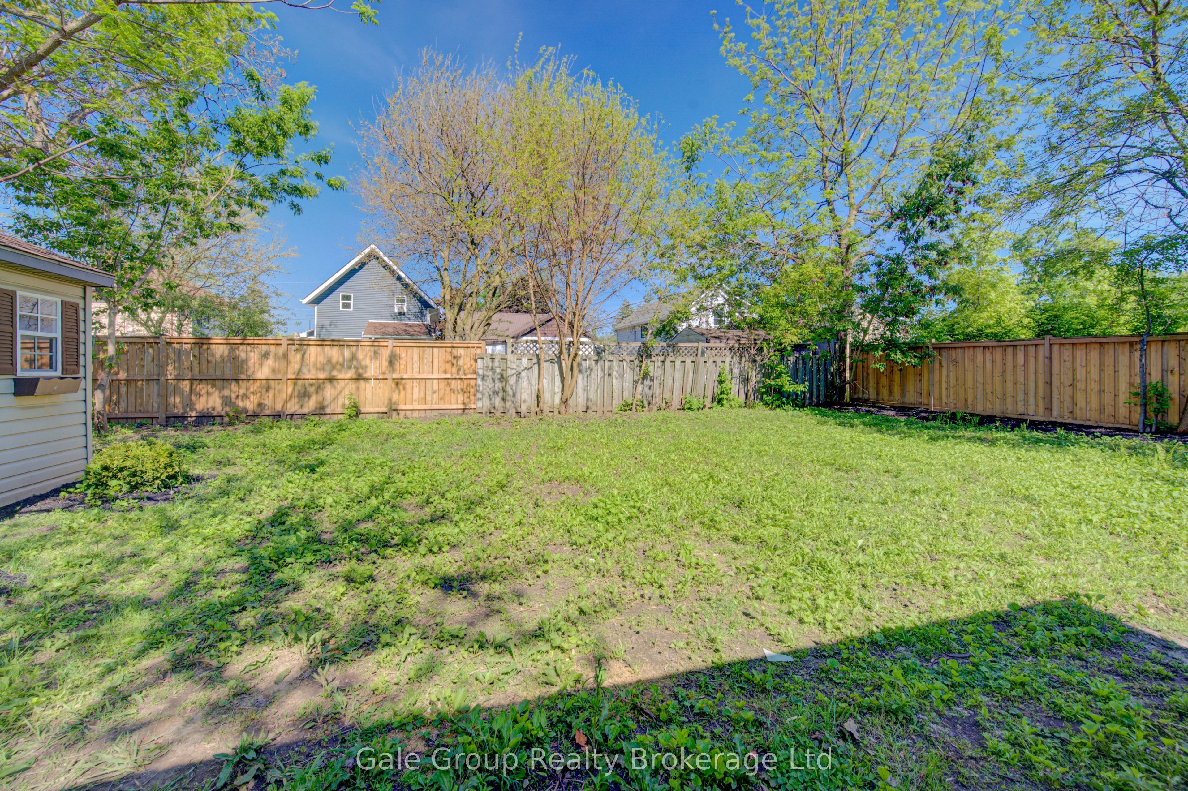 203 Talbot Street S Property Photo 41