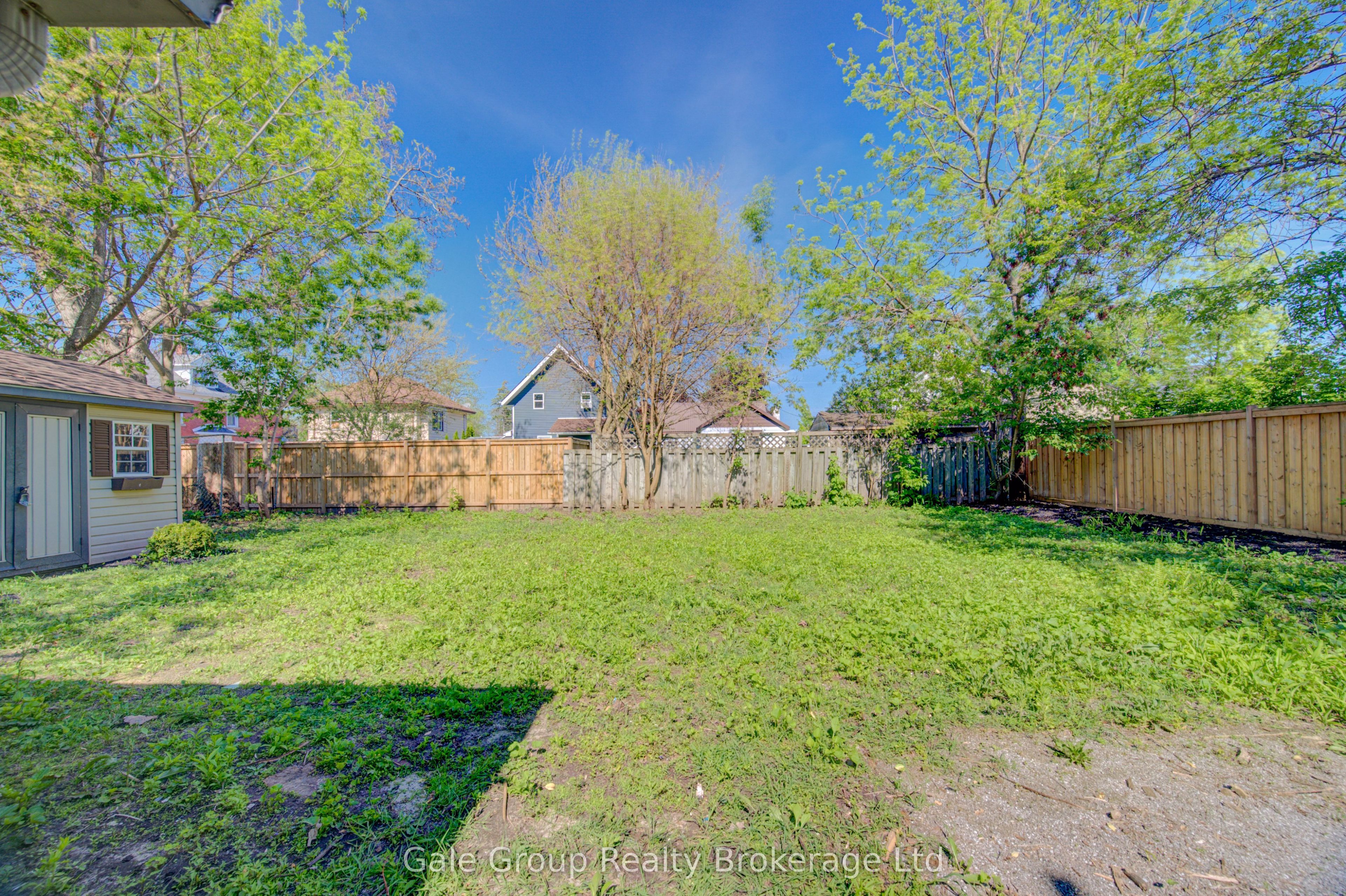 203 Talbot Street S Property Photo 42