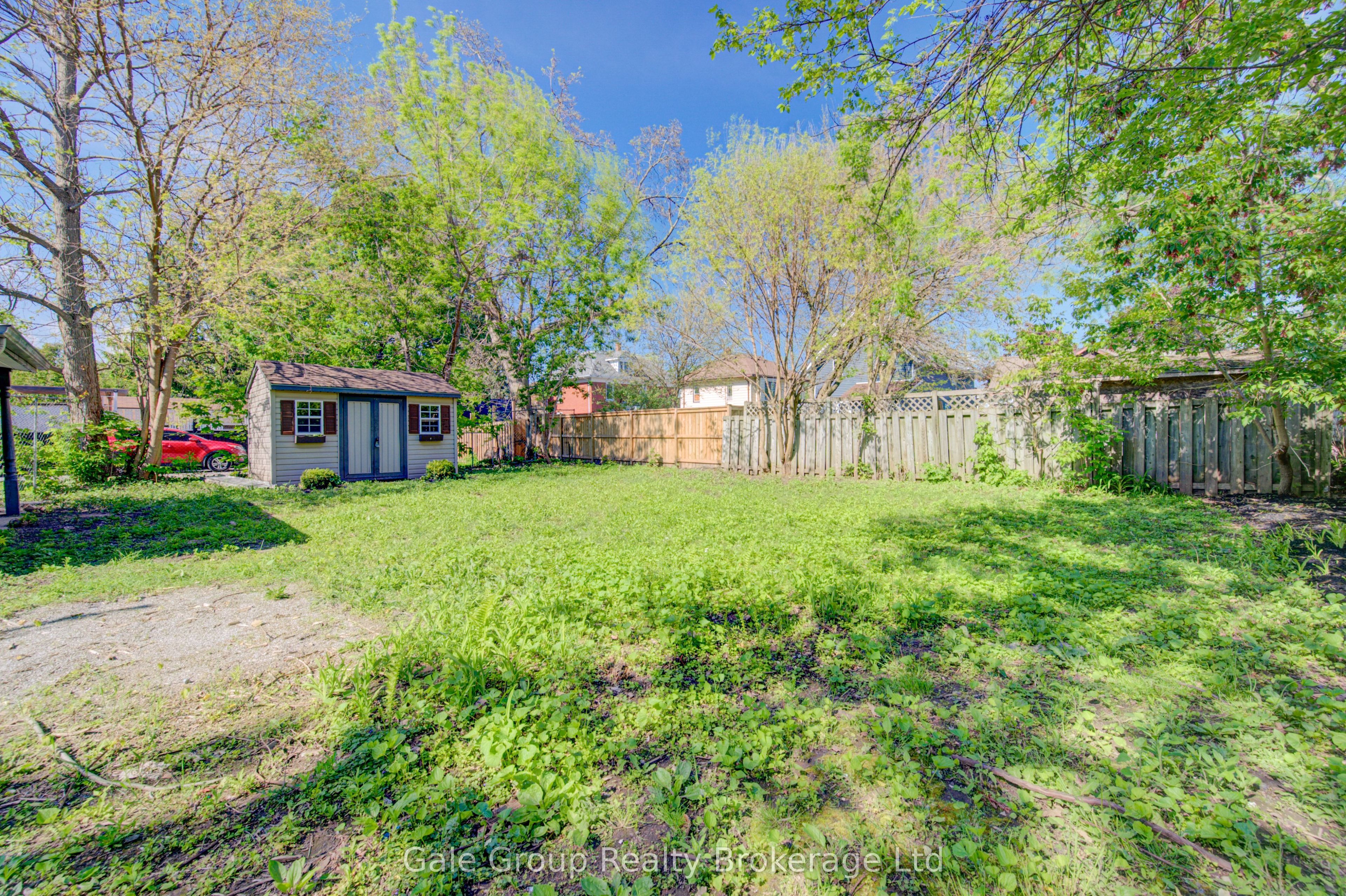 203 Talbot Street S Property Photo 43