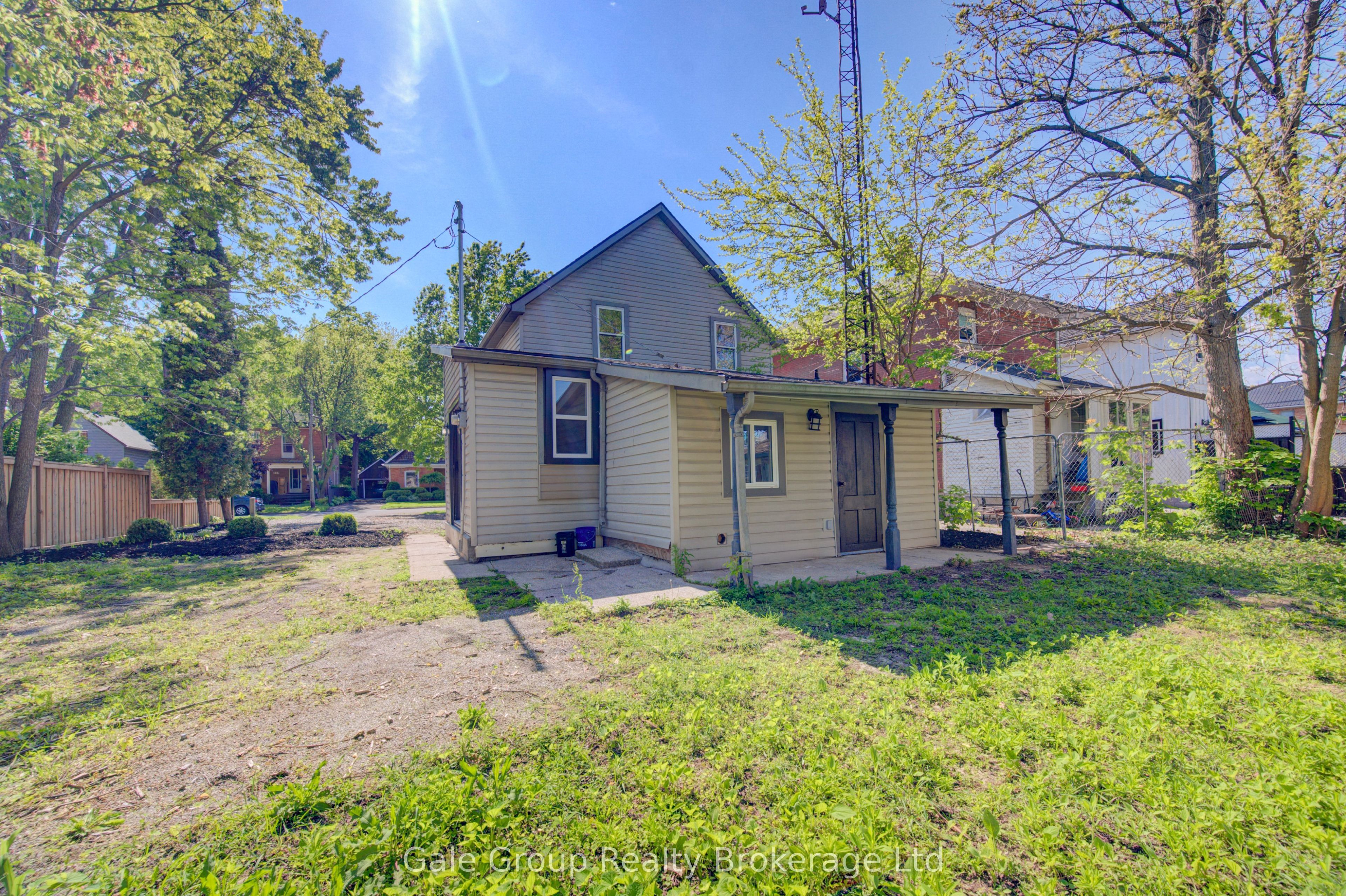 203 Talbot Street S Property Photo 47