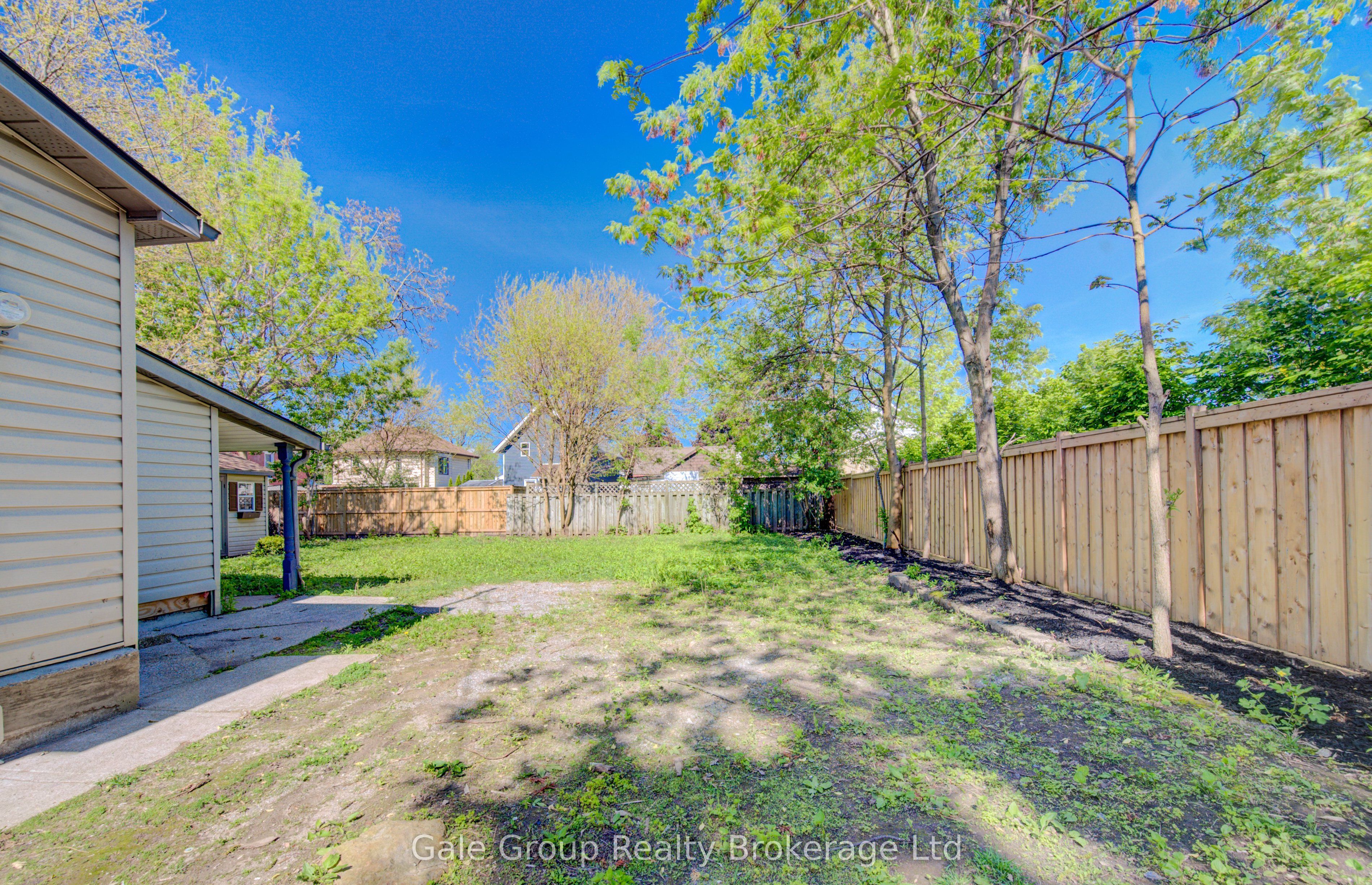 203 Talbot Street S Property Photo 50
