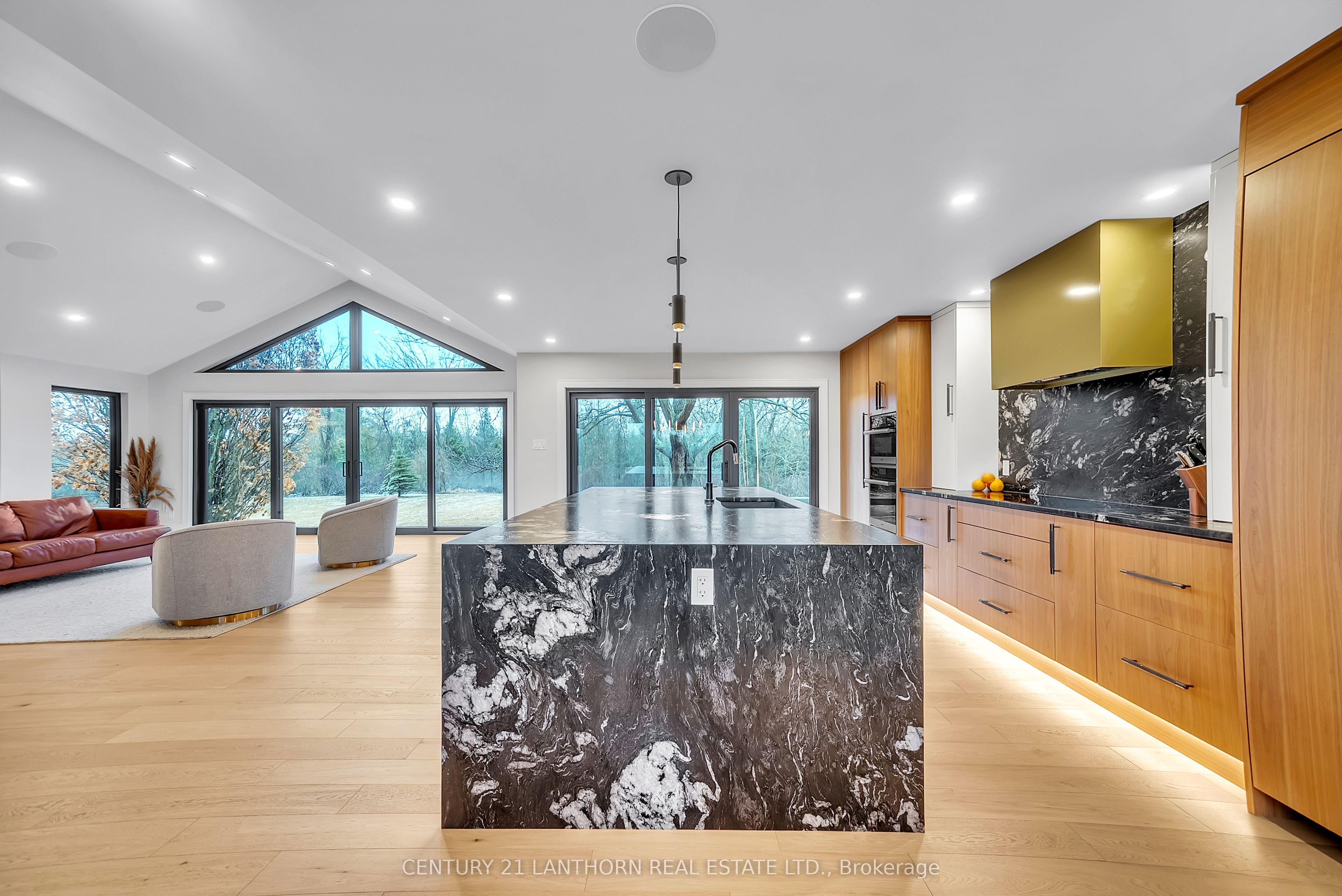 676 Foxton Road Property Photo 12