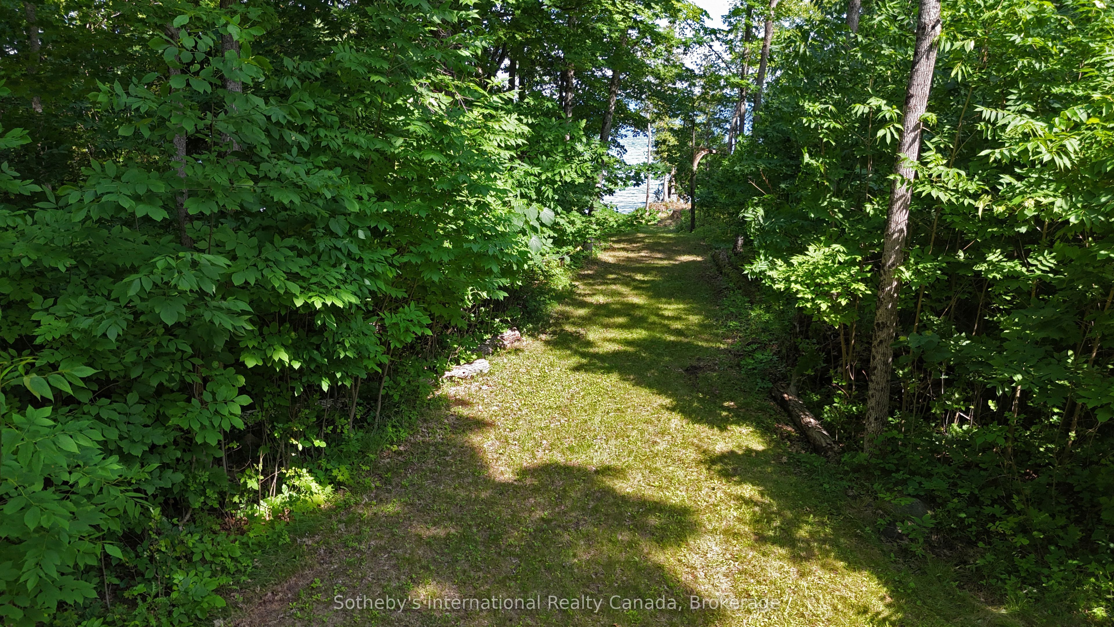 167 Maple Lane E Property Photo 6